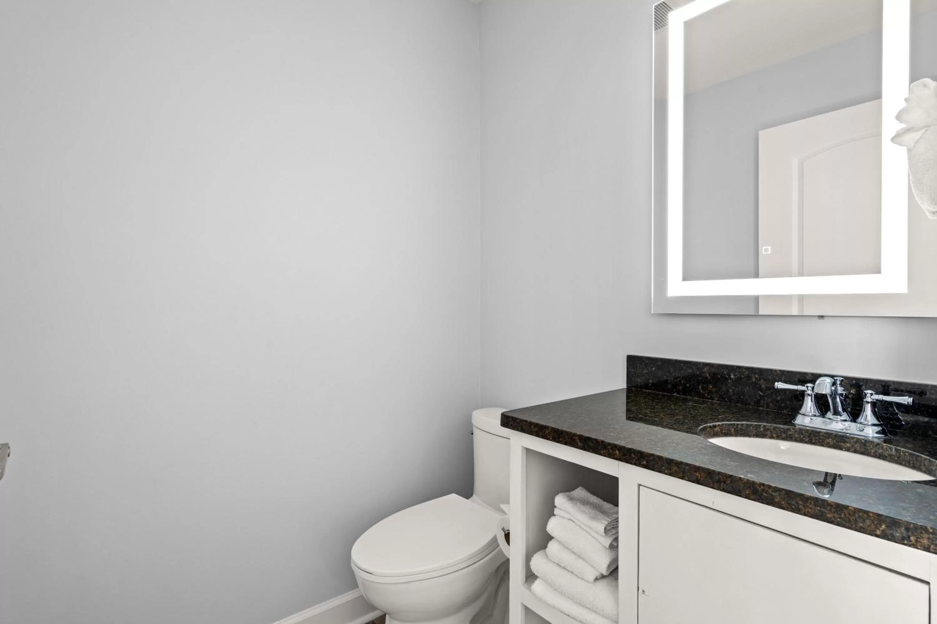 Bathroom, Kitchen/Kitchenette in Ocean Escape Condos