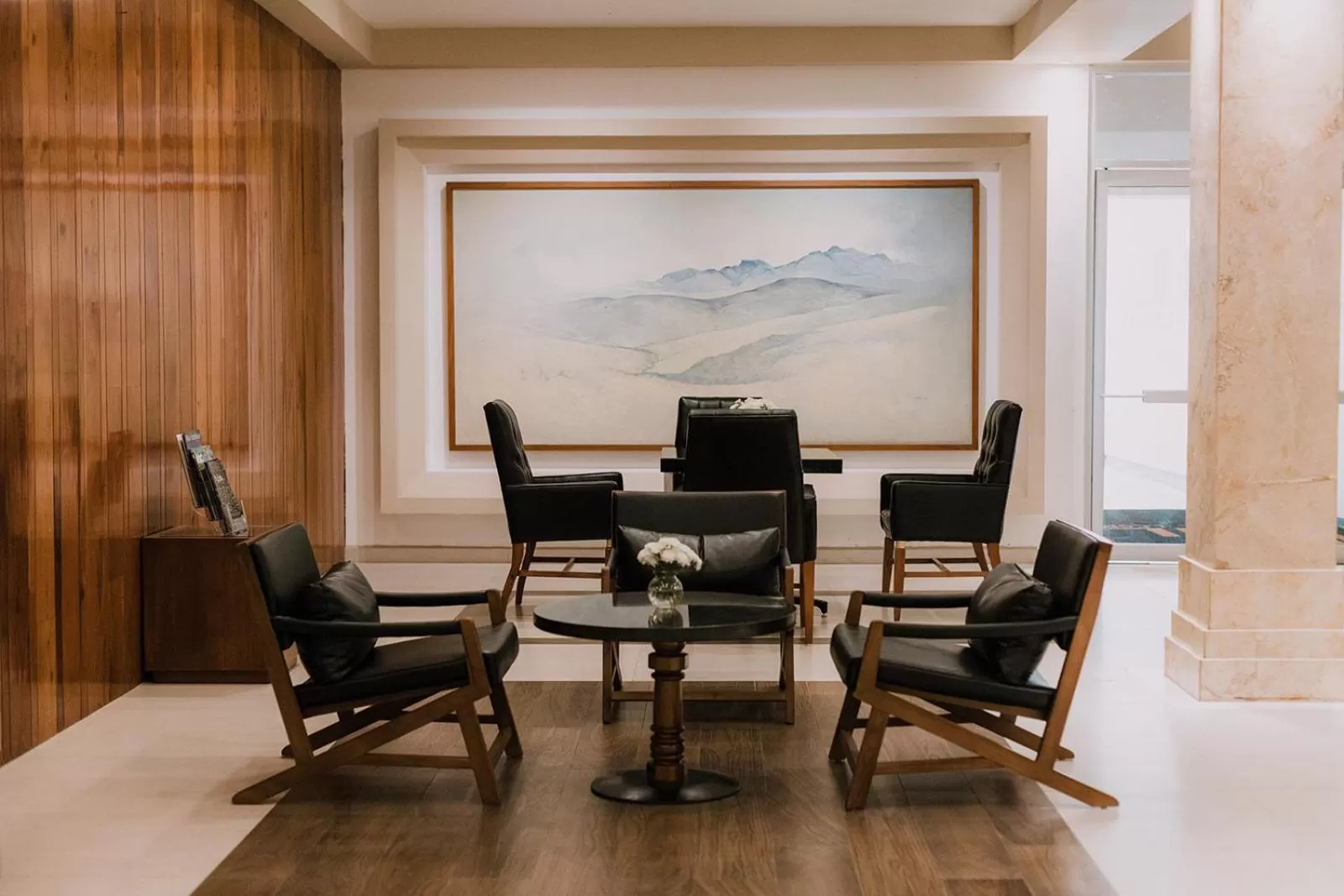 Seating area in Hotel Leon