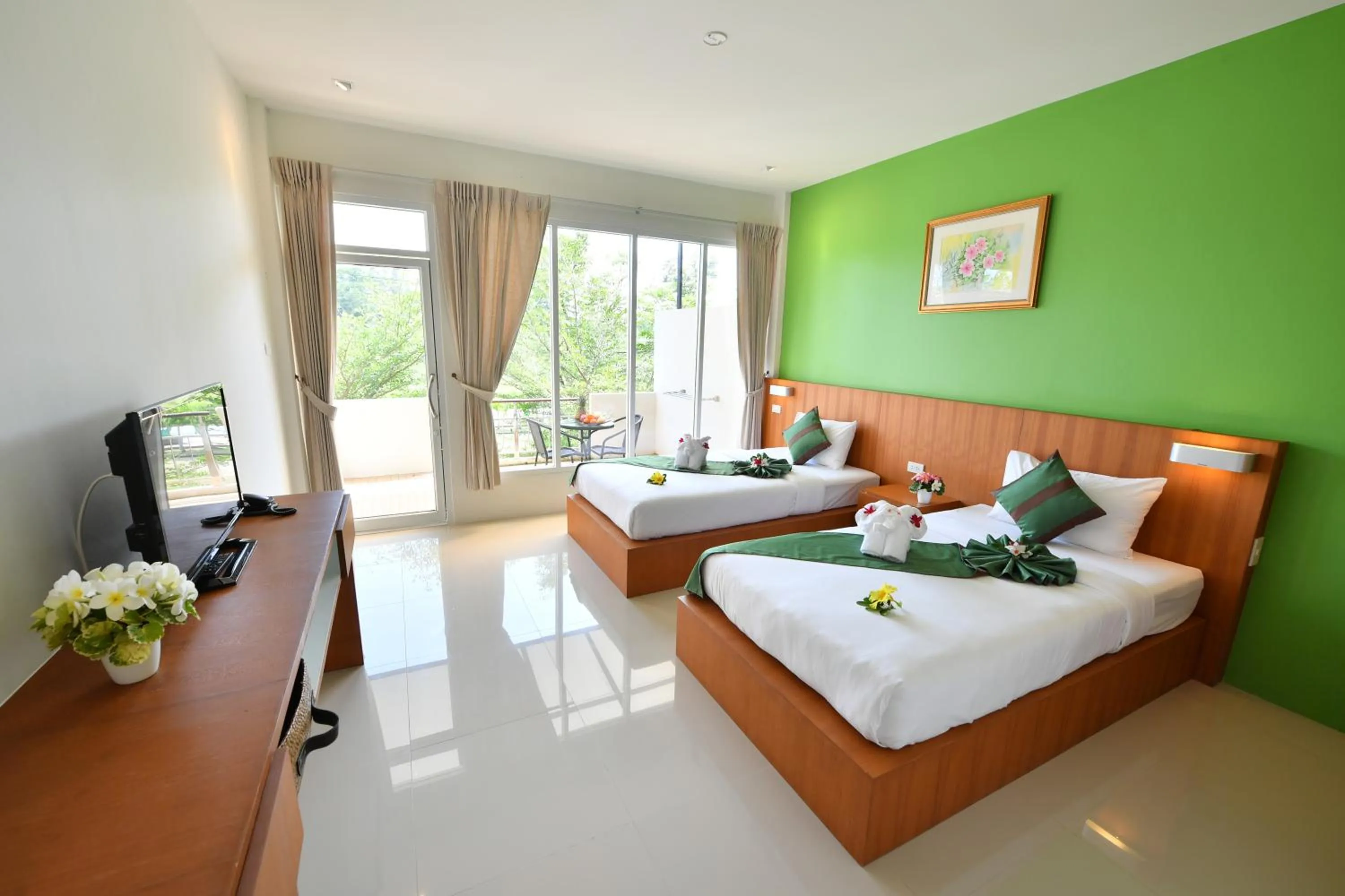 Balcony/Terrace, Bed in The Touch Green Naiyang Hotel & Fitness