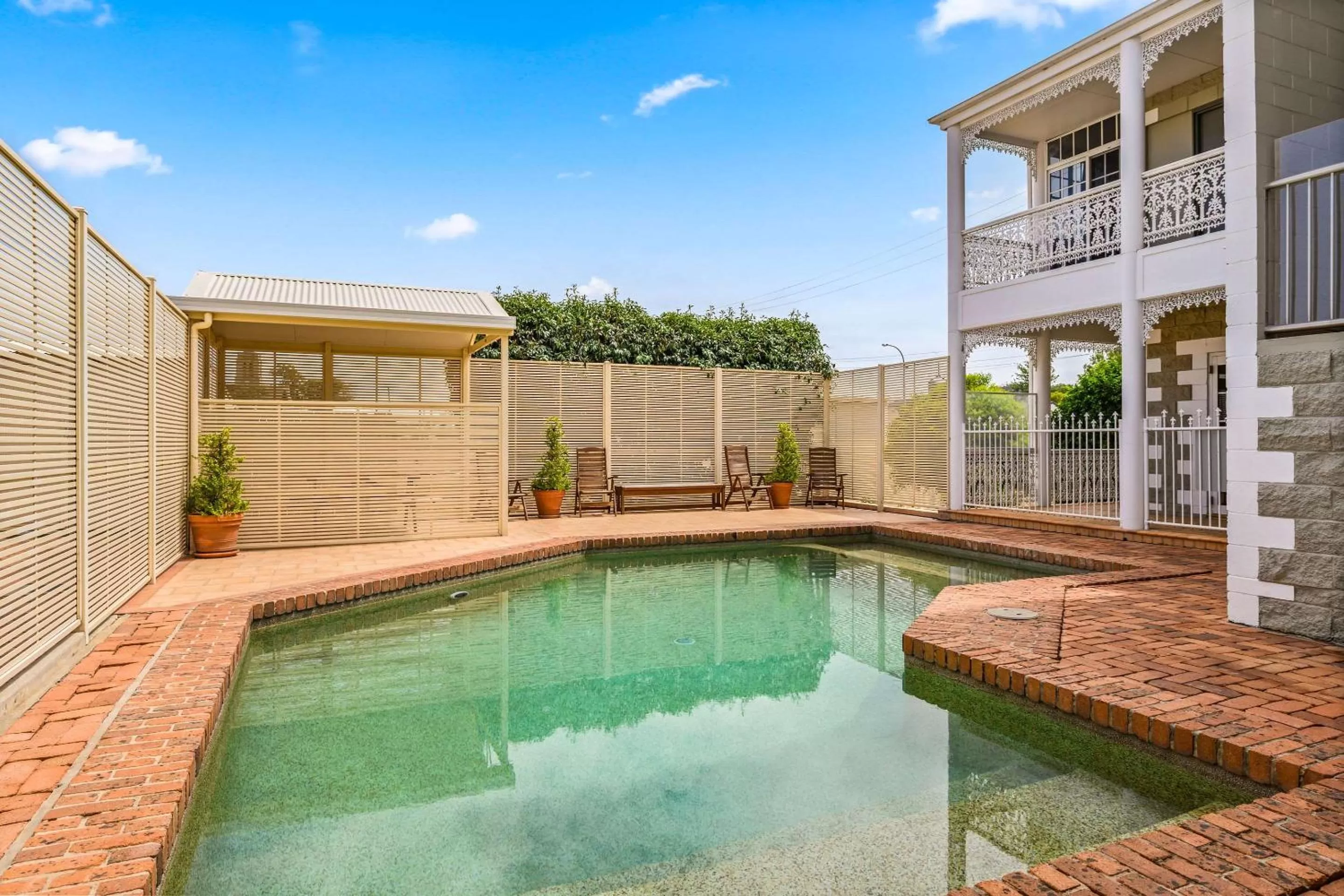 Swimming pool in Quality Inn Ashby House Tamworth