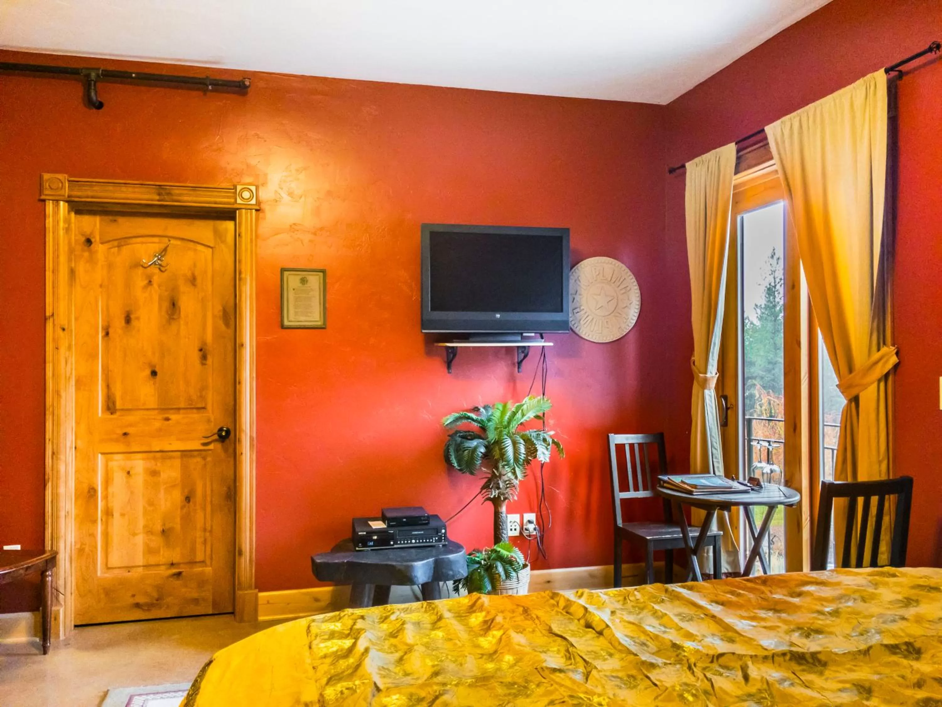 TV/Entertainment Center in Talus Rock Retreat