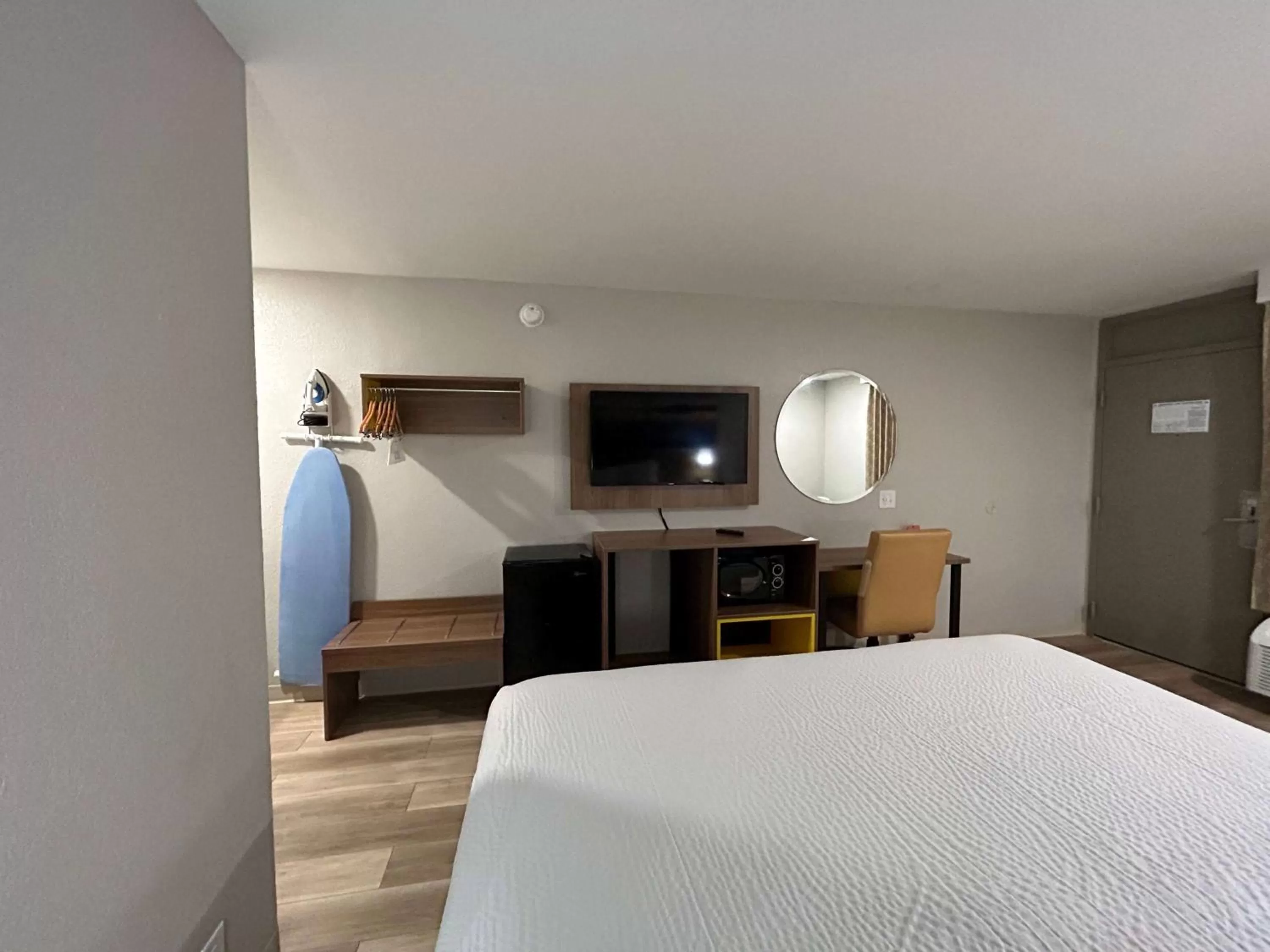 Photo of the whole room, Bed in Days Inn by Wyndham Killeen Fort Hood