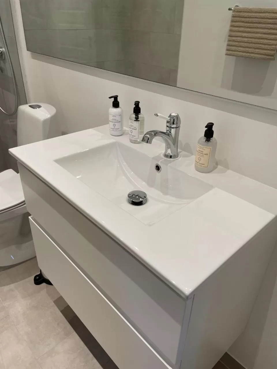 Bathroom in Trouville Bed & Breakfast