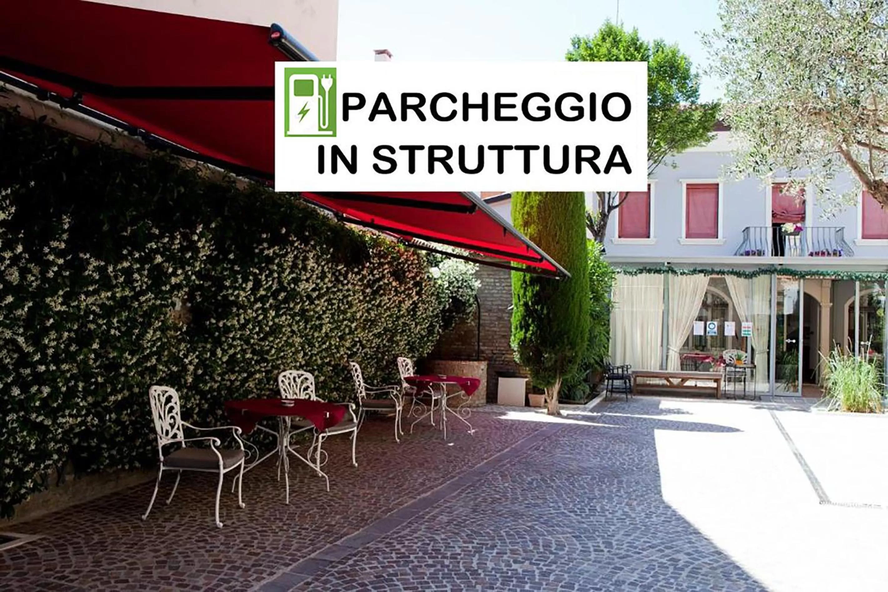 Facade/entrance in Villa Noctis