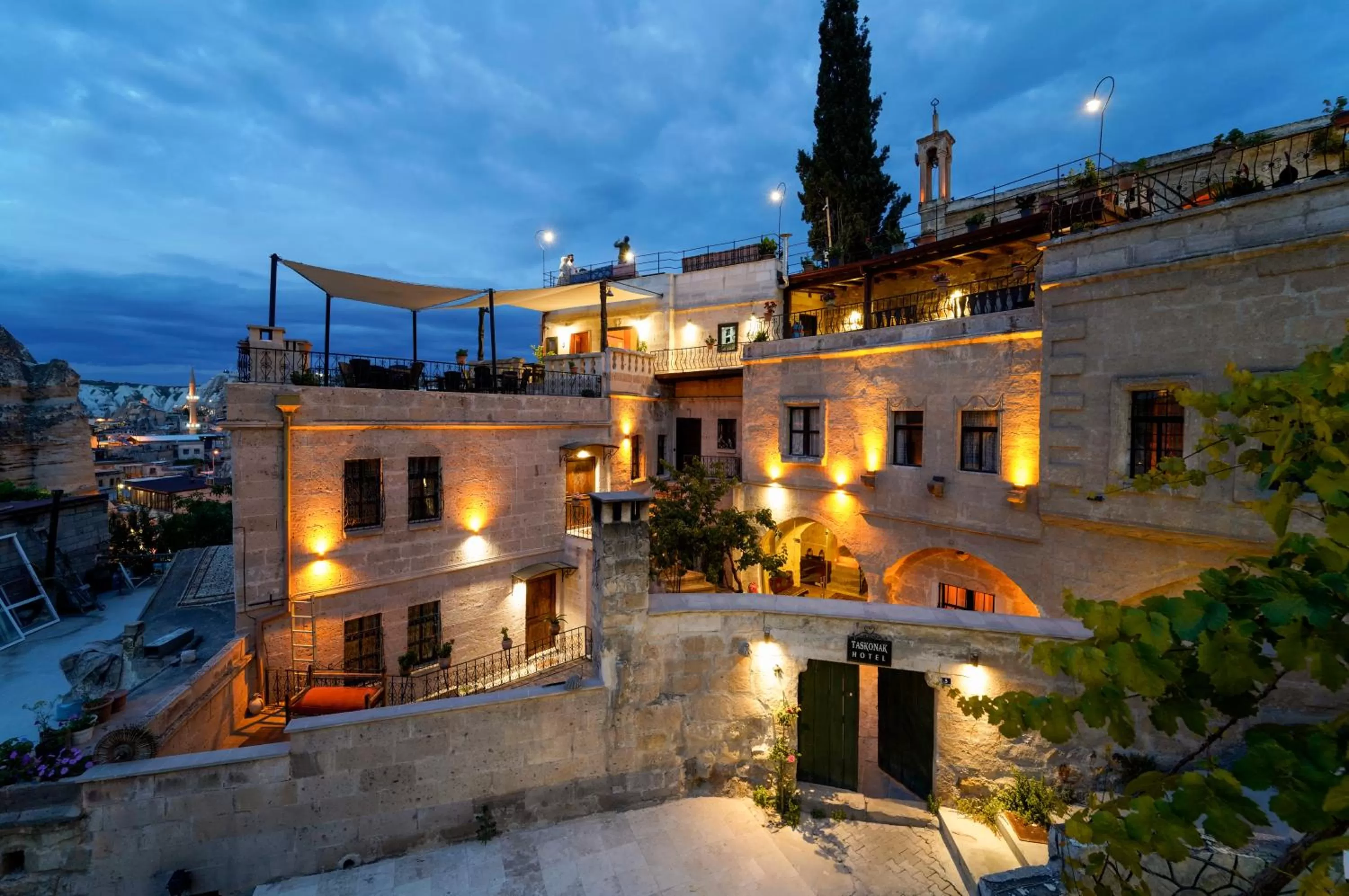 Property building in Taskonak Hotel