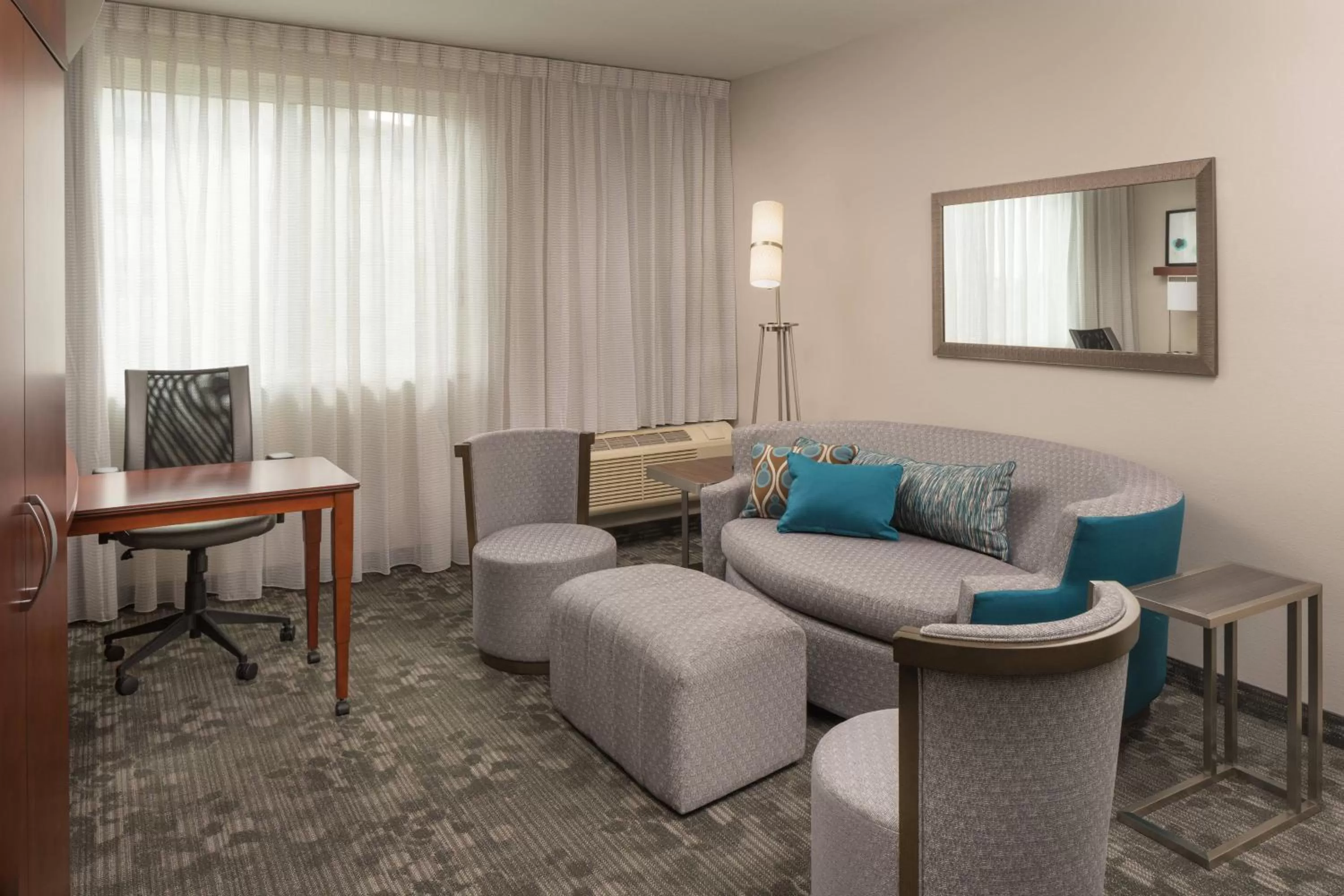 One-Bedroom King Suite with Sofa Bed in Courtyard by Marriott Miami West/FL Turnpike