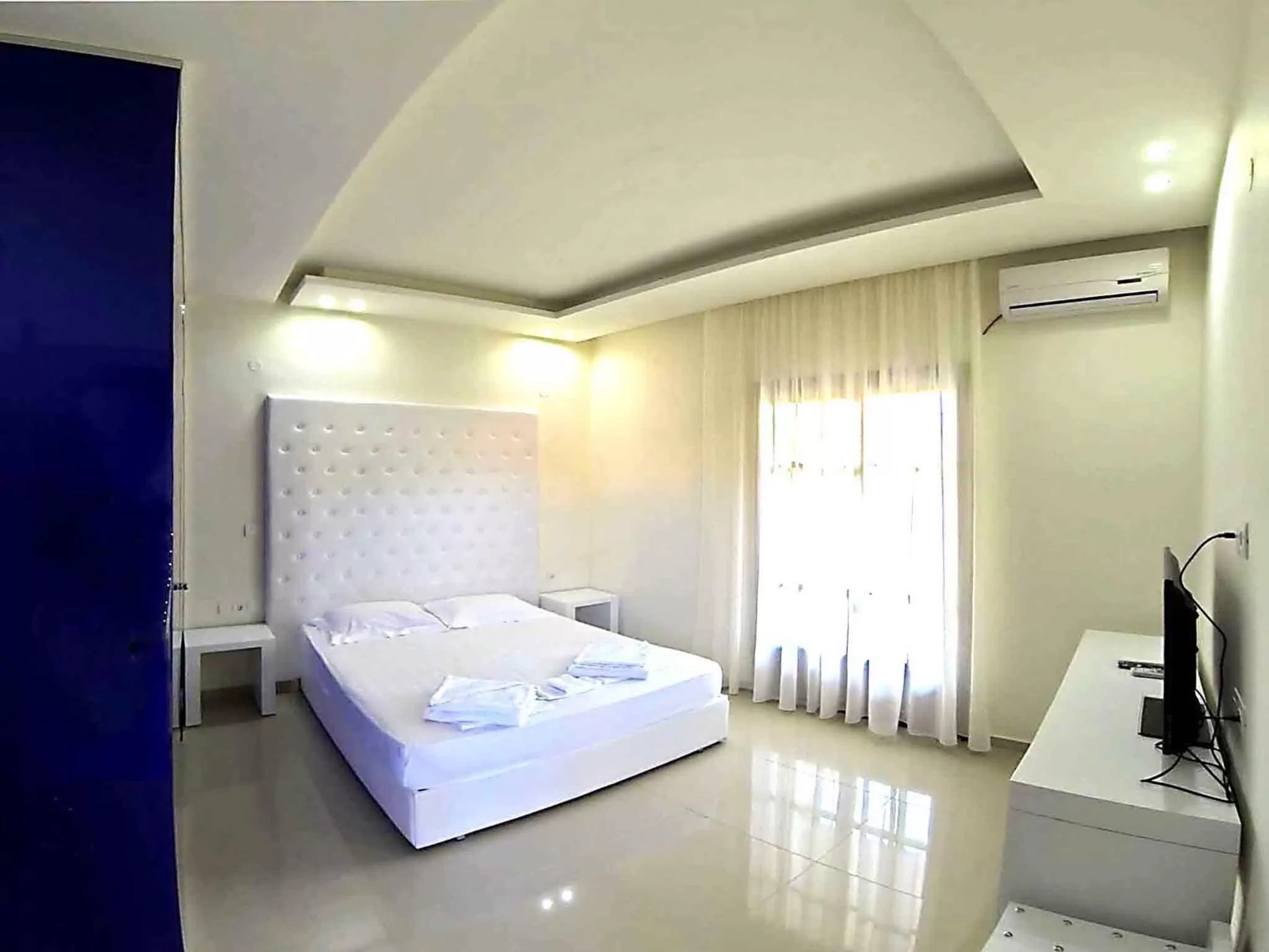 Photo of the whole room, Bed in Macedon