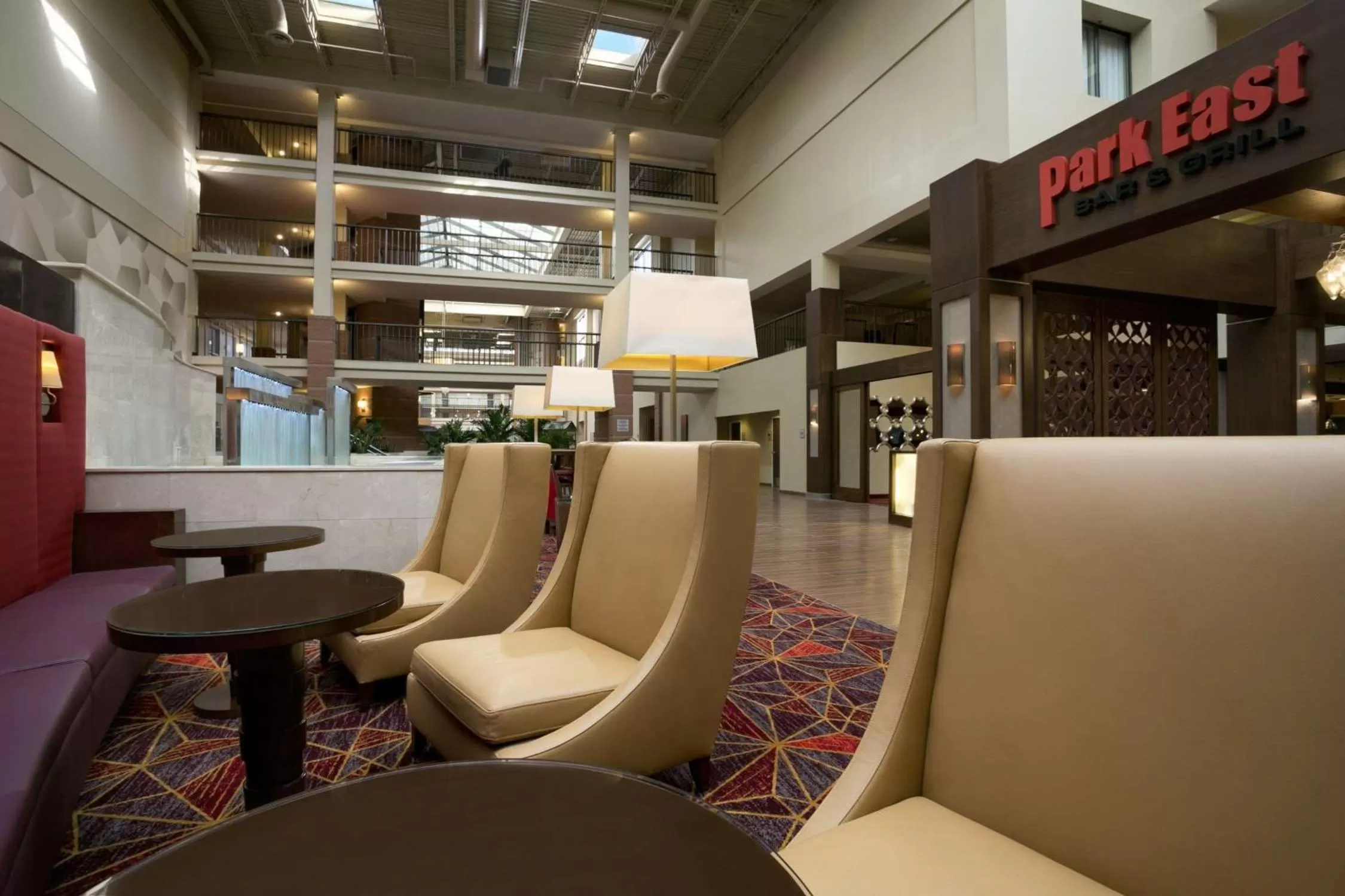 Lobby or reception in Embassy Suites Cleveland - Beachwood
