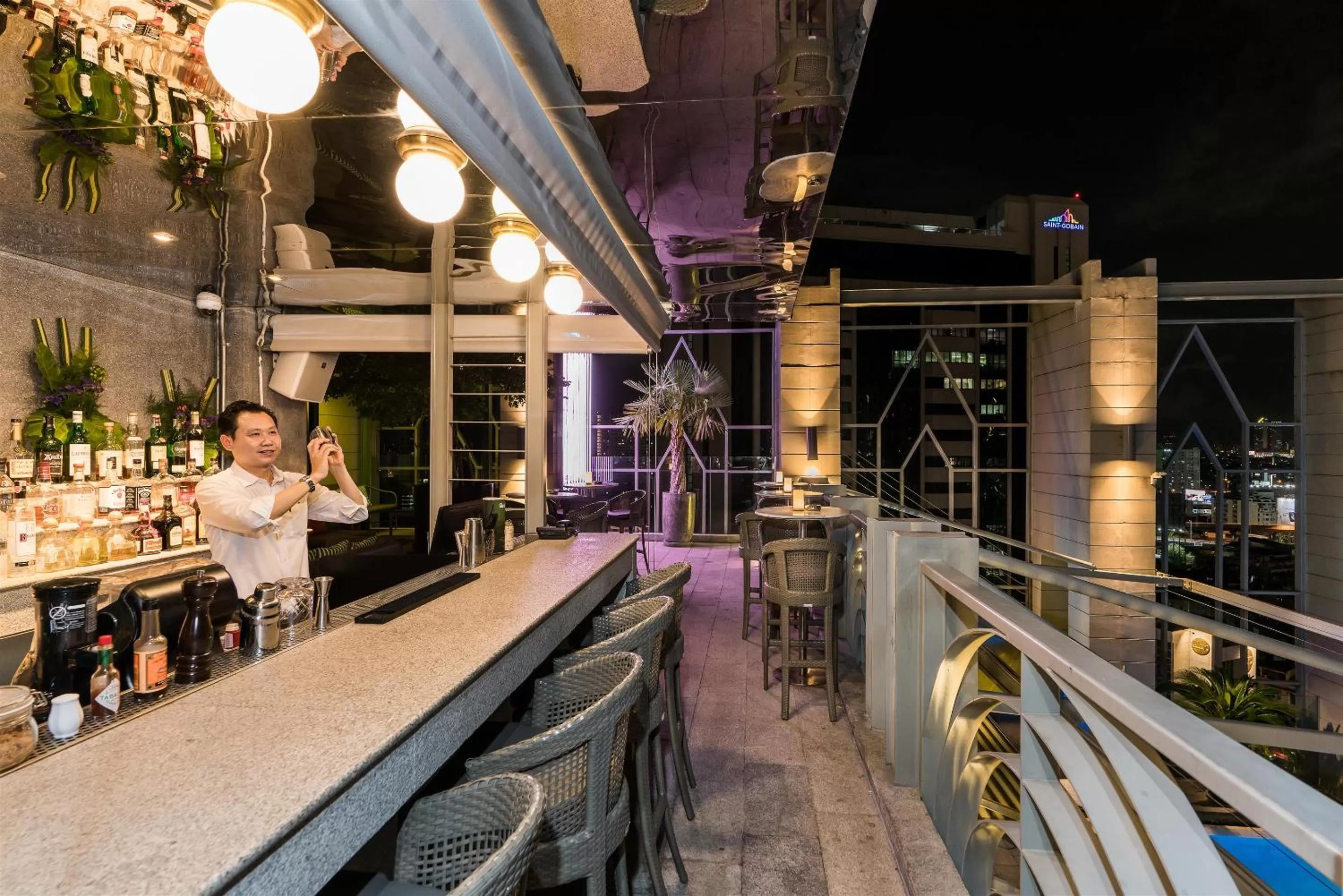 Lounge or bar in Akara Hotel