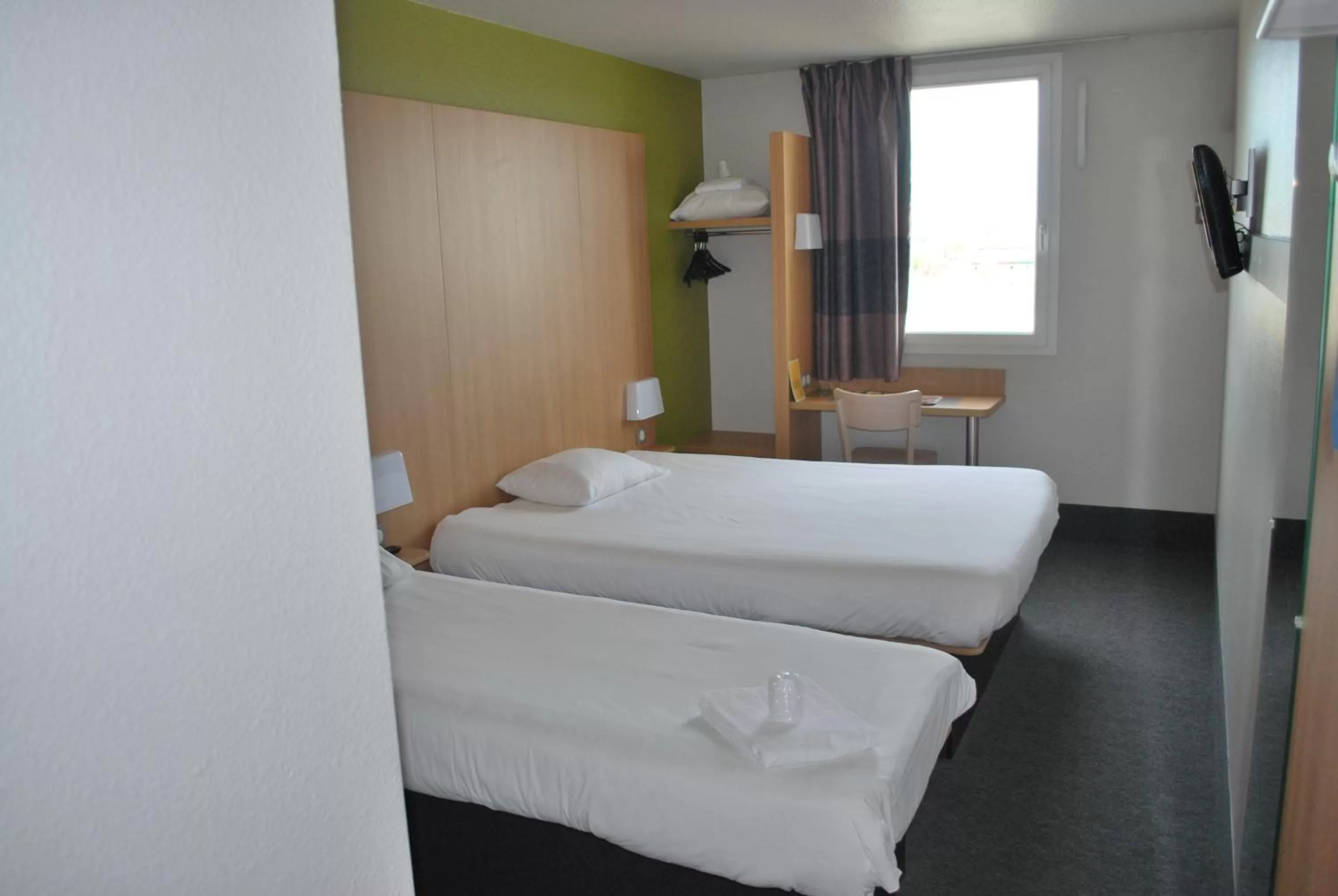 Bed in B&B HOTEL Lyon Vénissieux