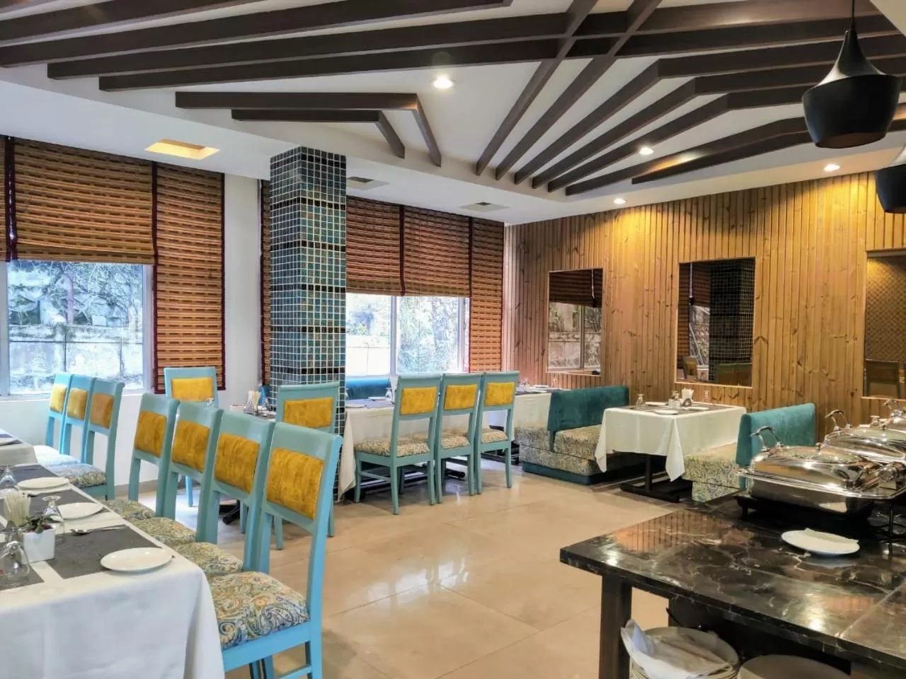 Restaurant/places to eat in Hotel Shiva Continental