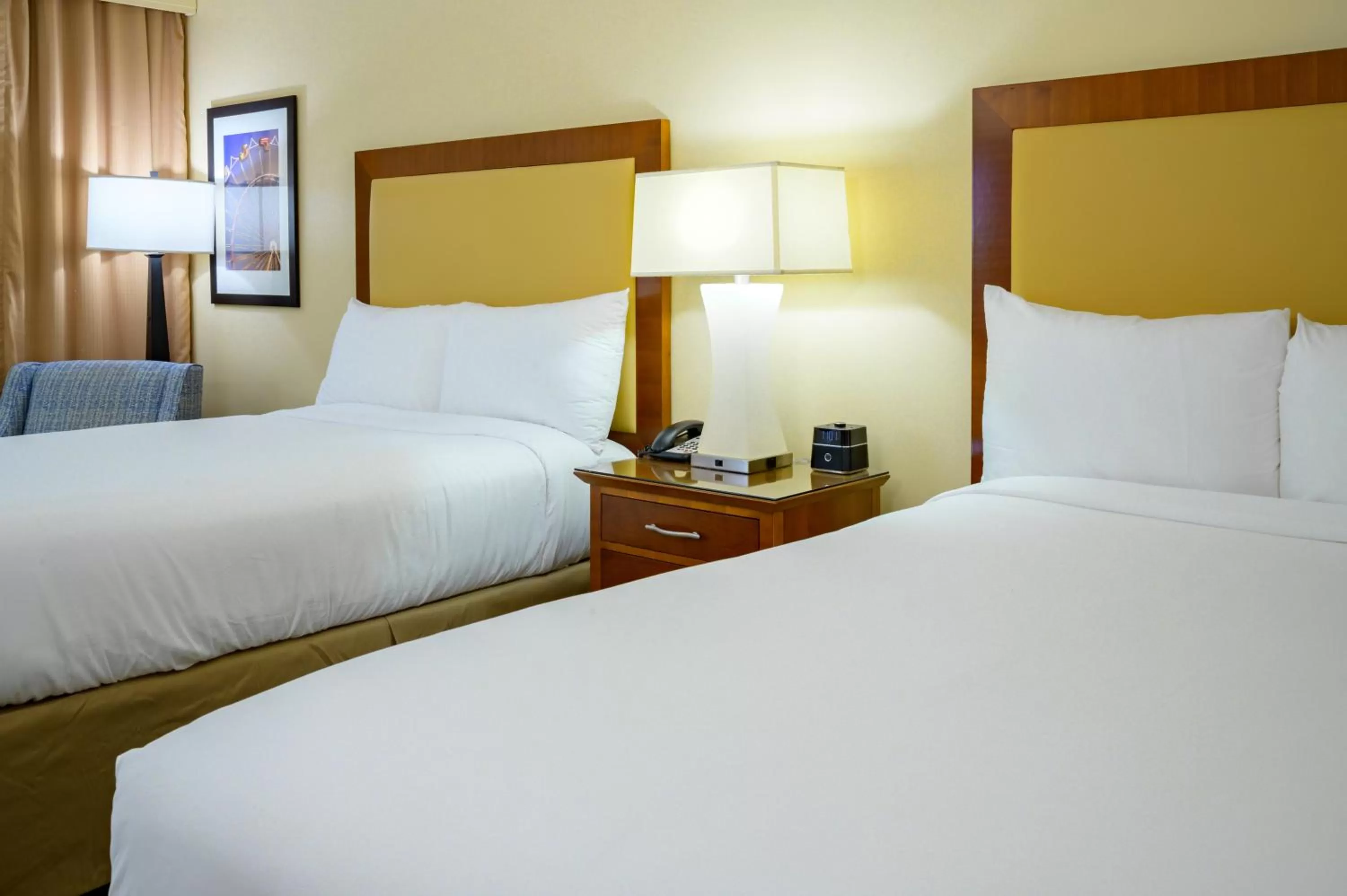 Bed in Airtel Plaza Hotel