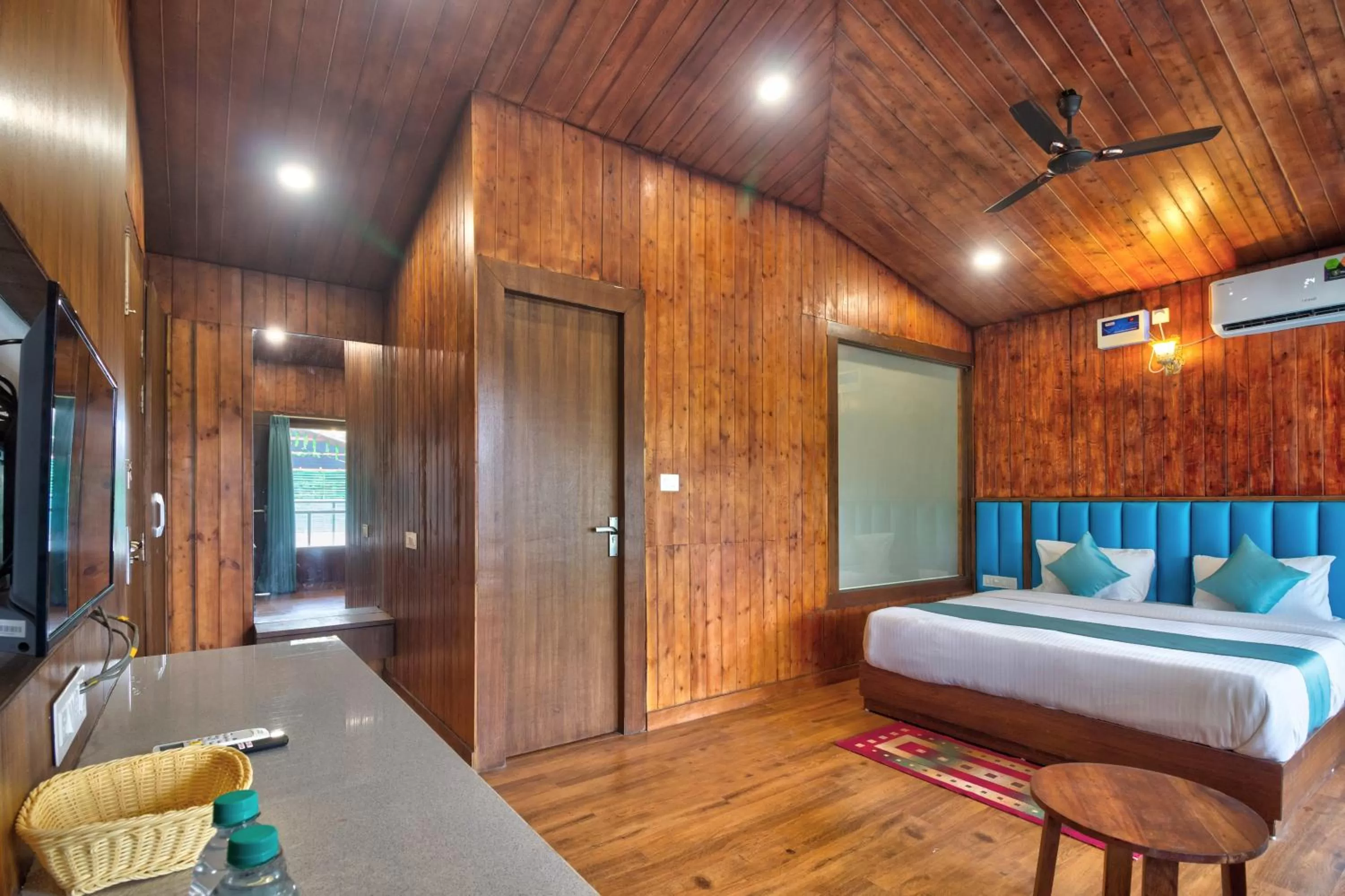 View (from property/room), Bed in Oceano Beach Resort