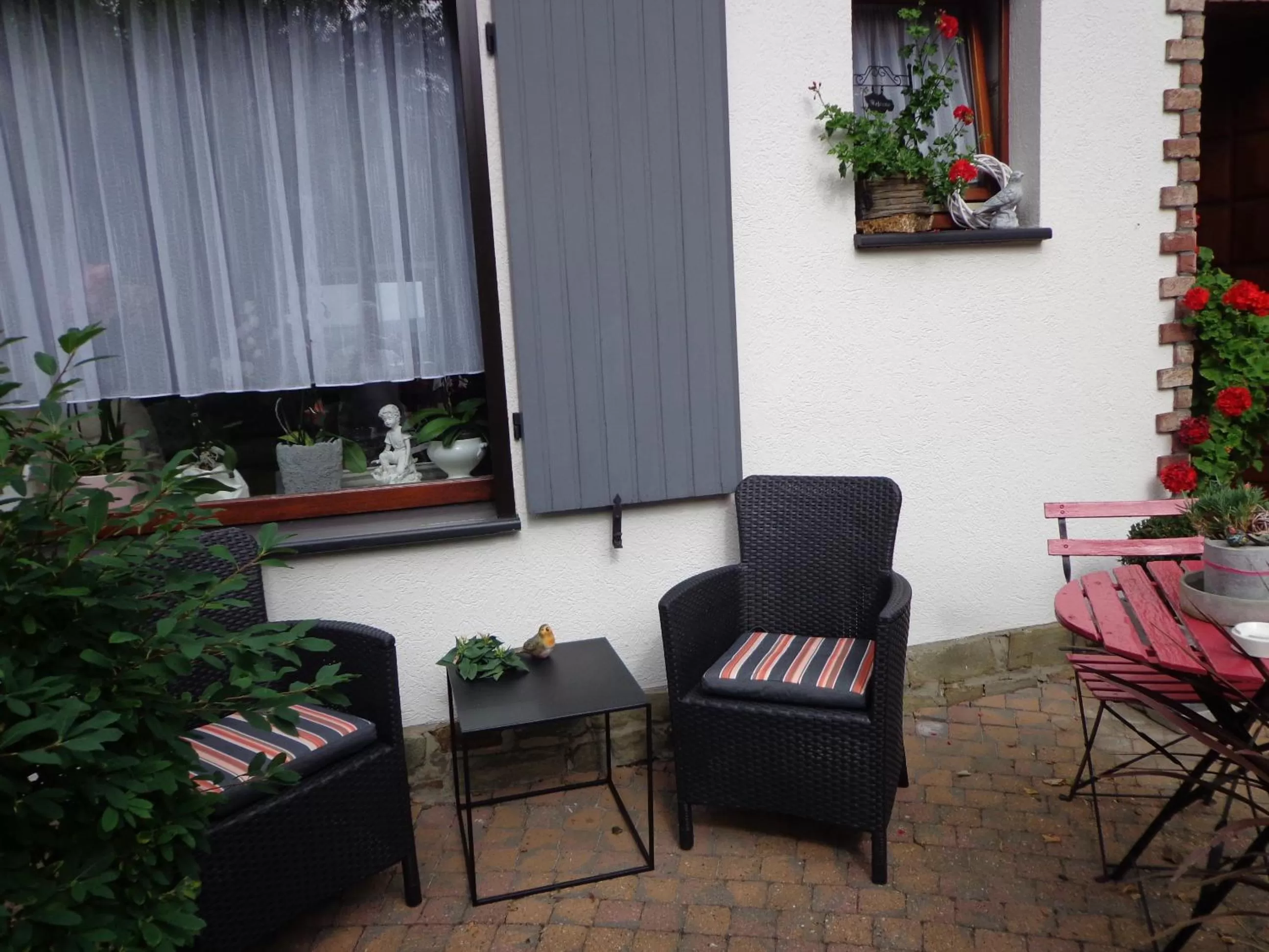 Garden in Le Chant du Merle