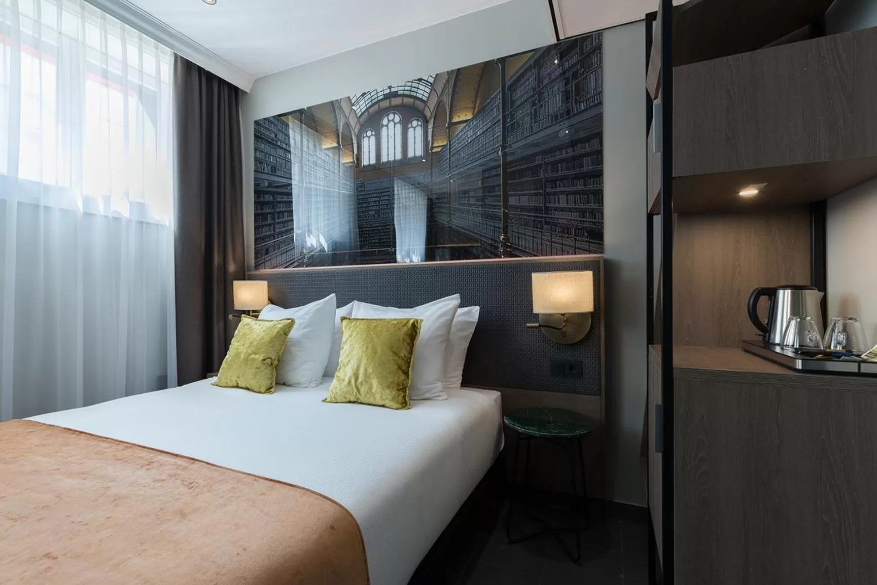 Photo of the whole room, Bed in Leonardo Boutique Museumhotel