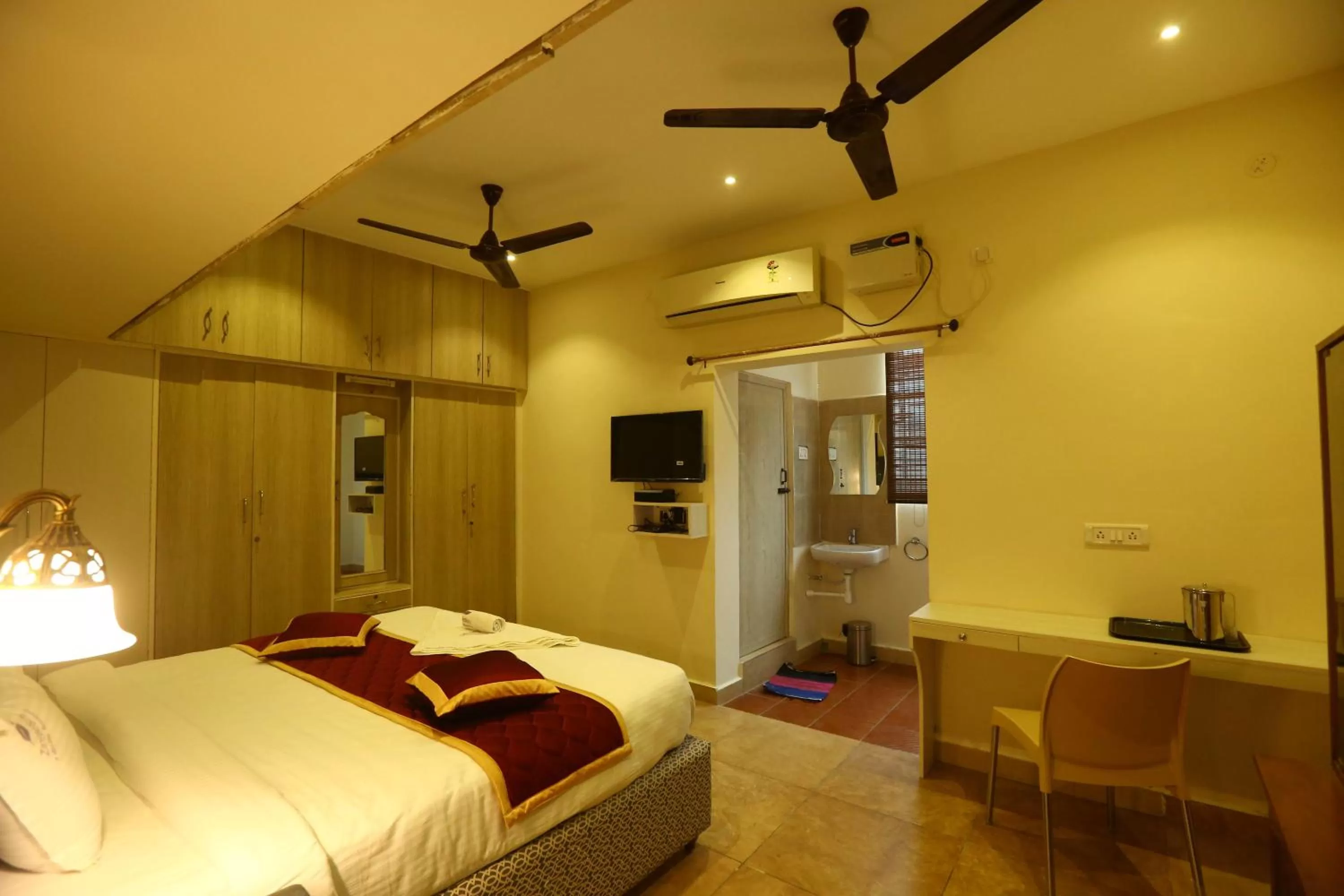 Bed in Zingle Stay Airport Hotel