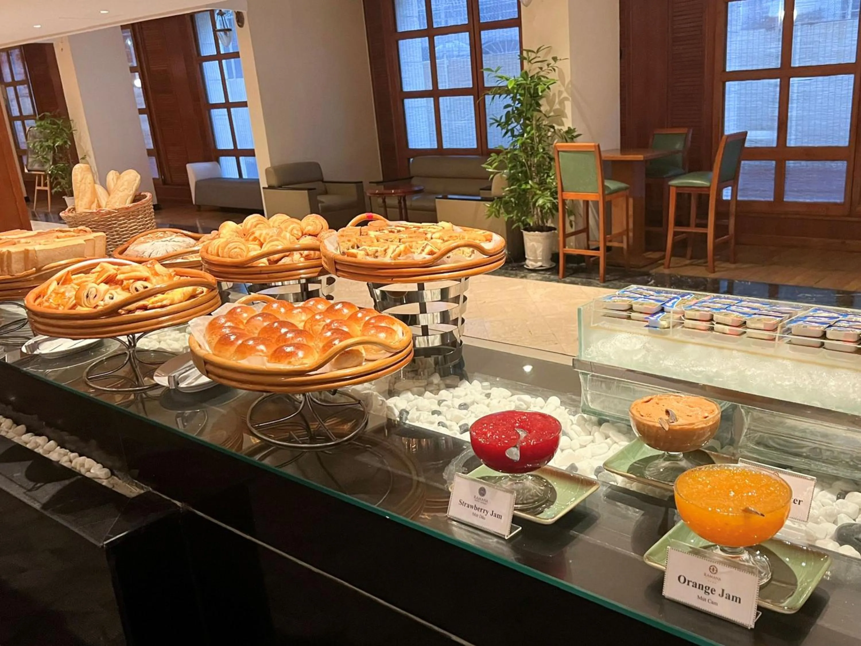 Buffet breakfast in Ramana Saigon Hotel