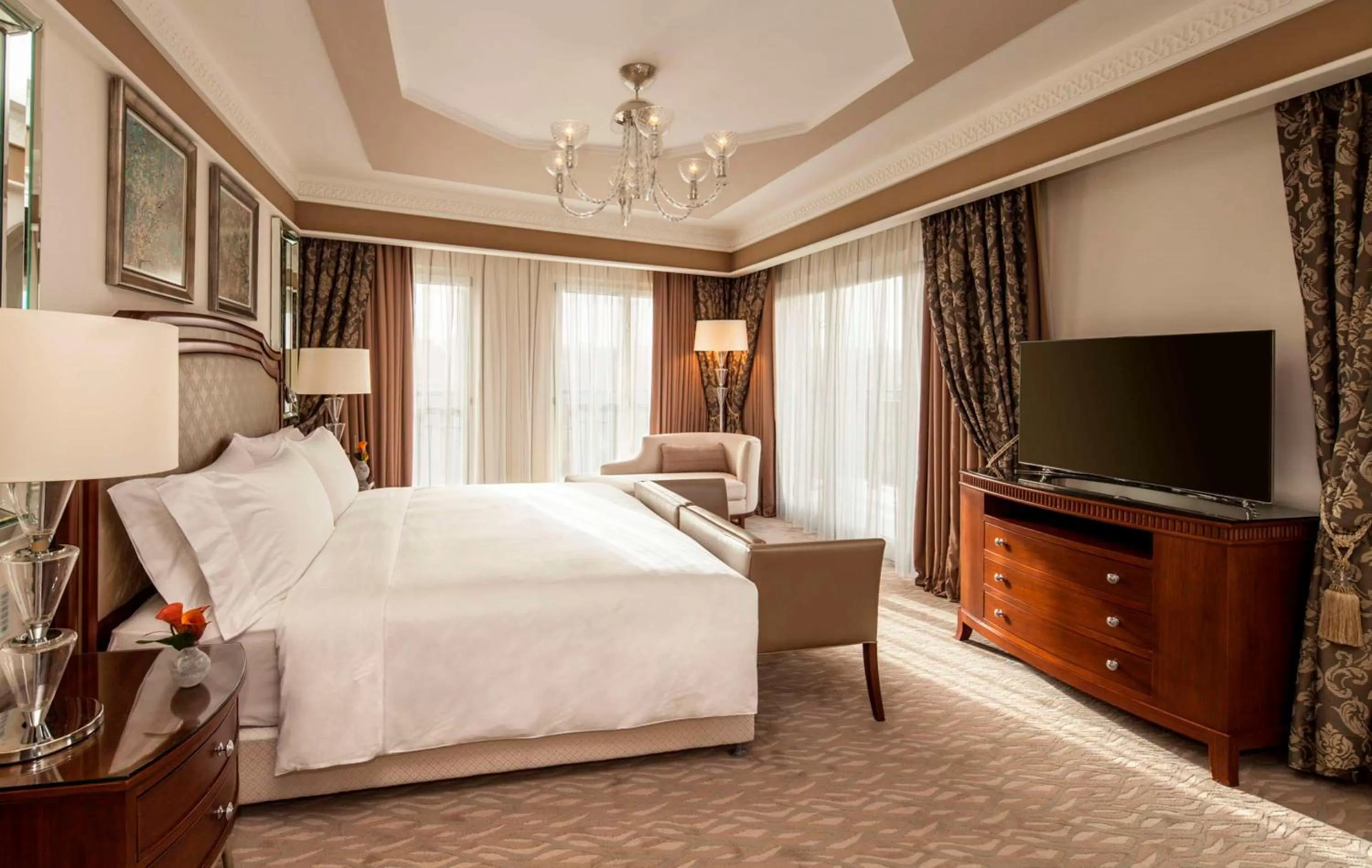 Bed in Waldorf Astoria Jerusalem