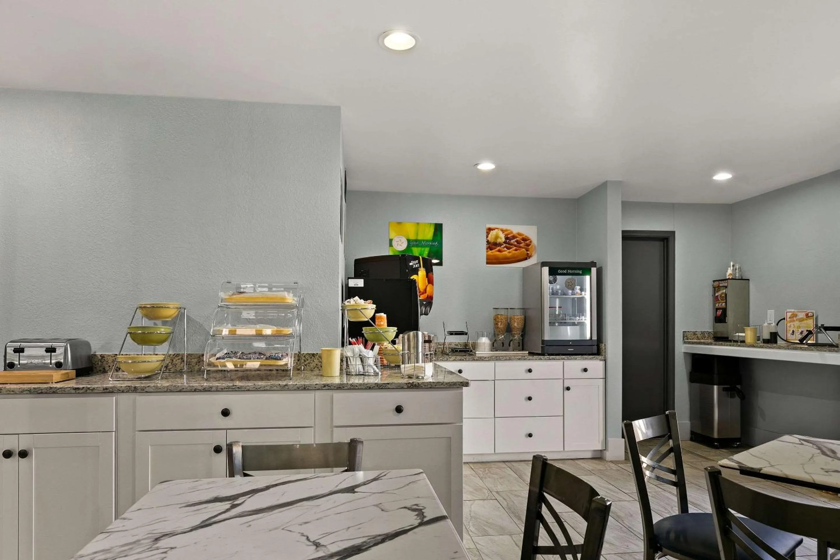 Breakfast, Restaurant/Places to Eat in Rodeway Inn