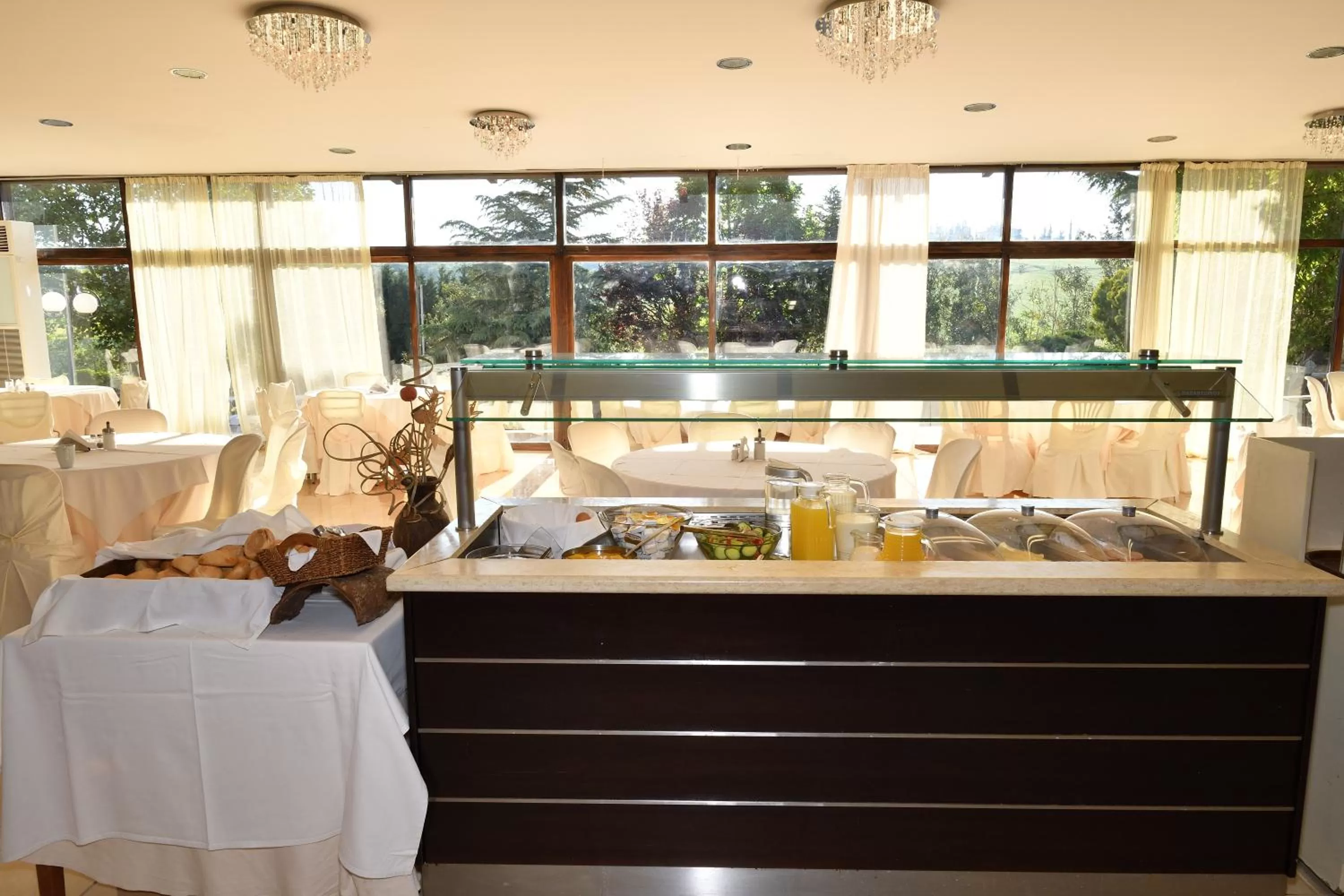 Buffet breakfast in Four Seasons Hotel