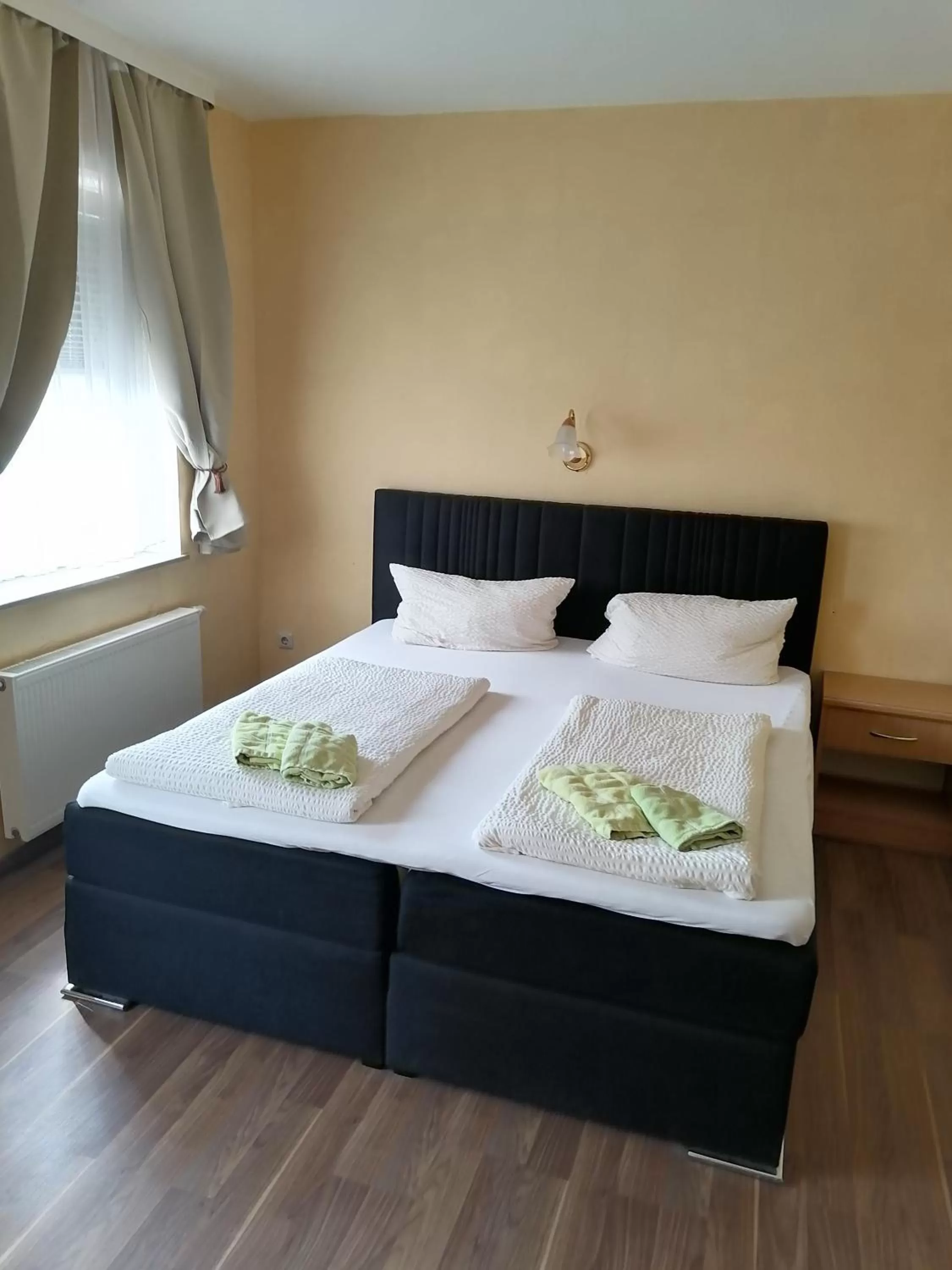 Bed in Pension Kuehnauer Hof