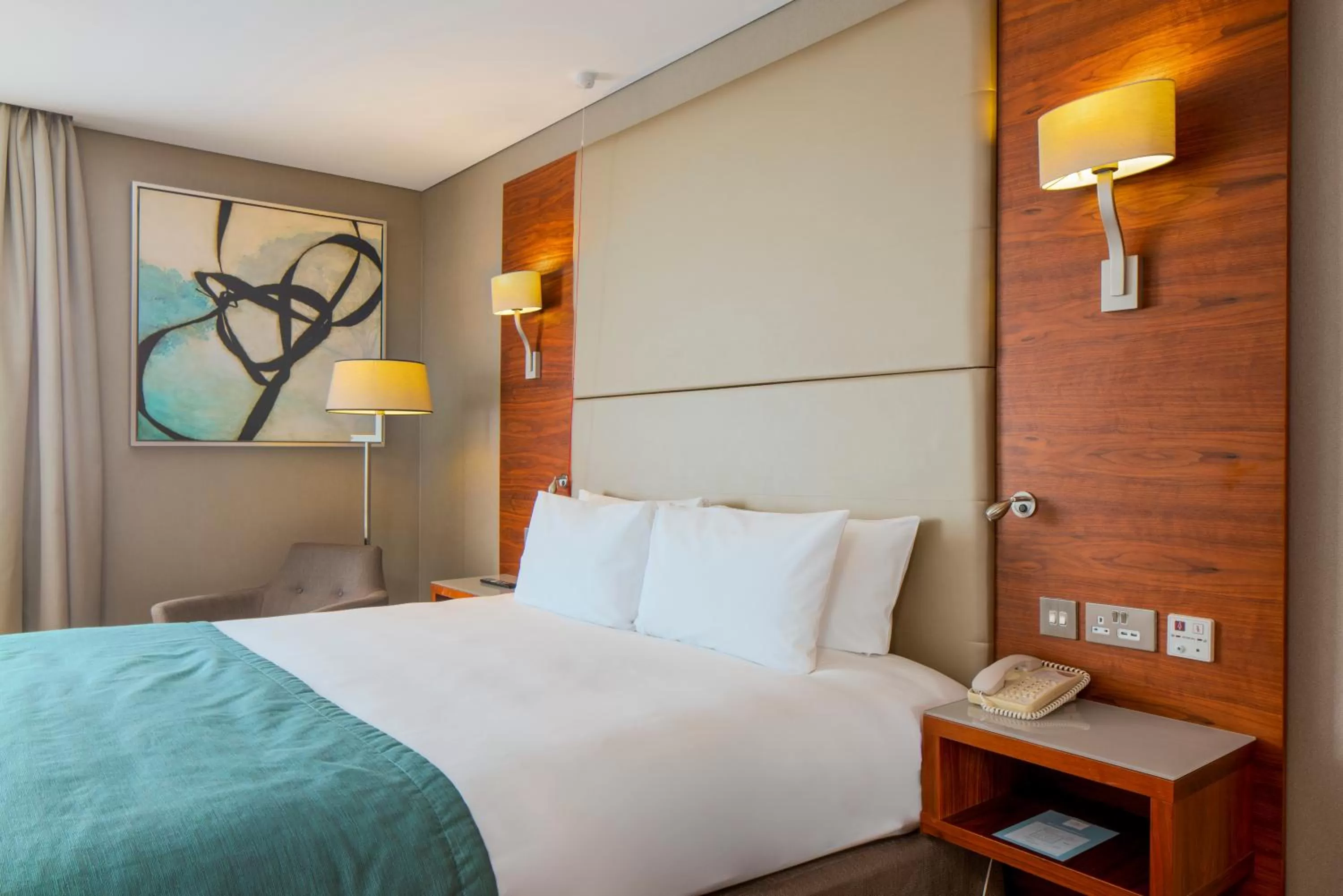 Bedroom, Bed in Crowne Plaza London - Docklands by IHG