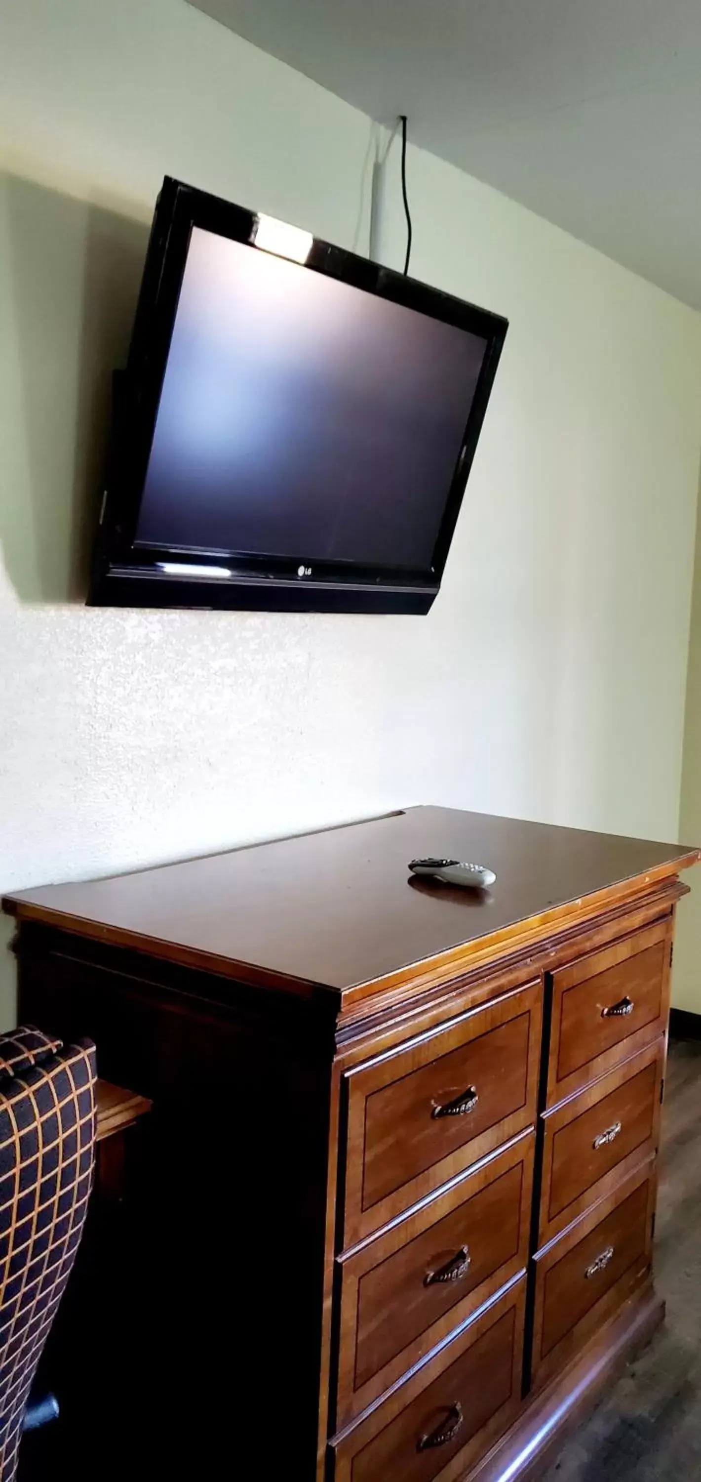 Deluxe Double Room (2 Adults + 1 Child) - Smoking in WILLIAMSTON INN Deluxe Double Room (2 Adults + 1 Child) - Smoking in WILLIAMSTON INN