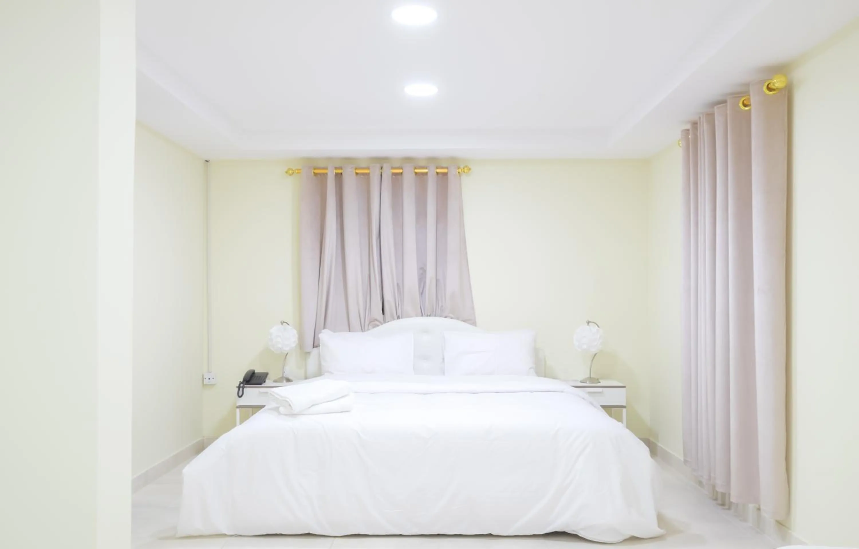 Bed in Al Jisr Hotel