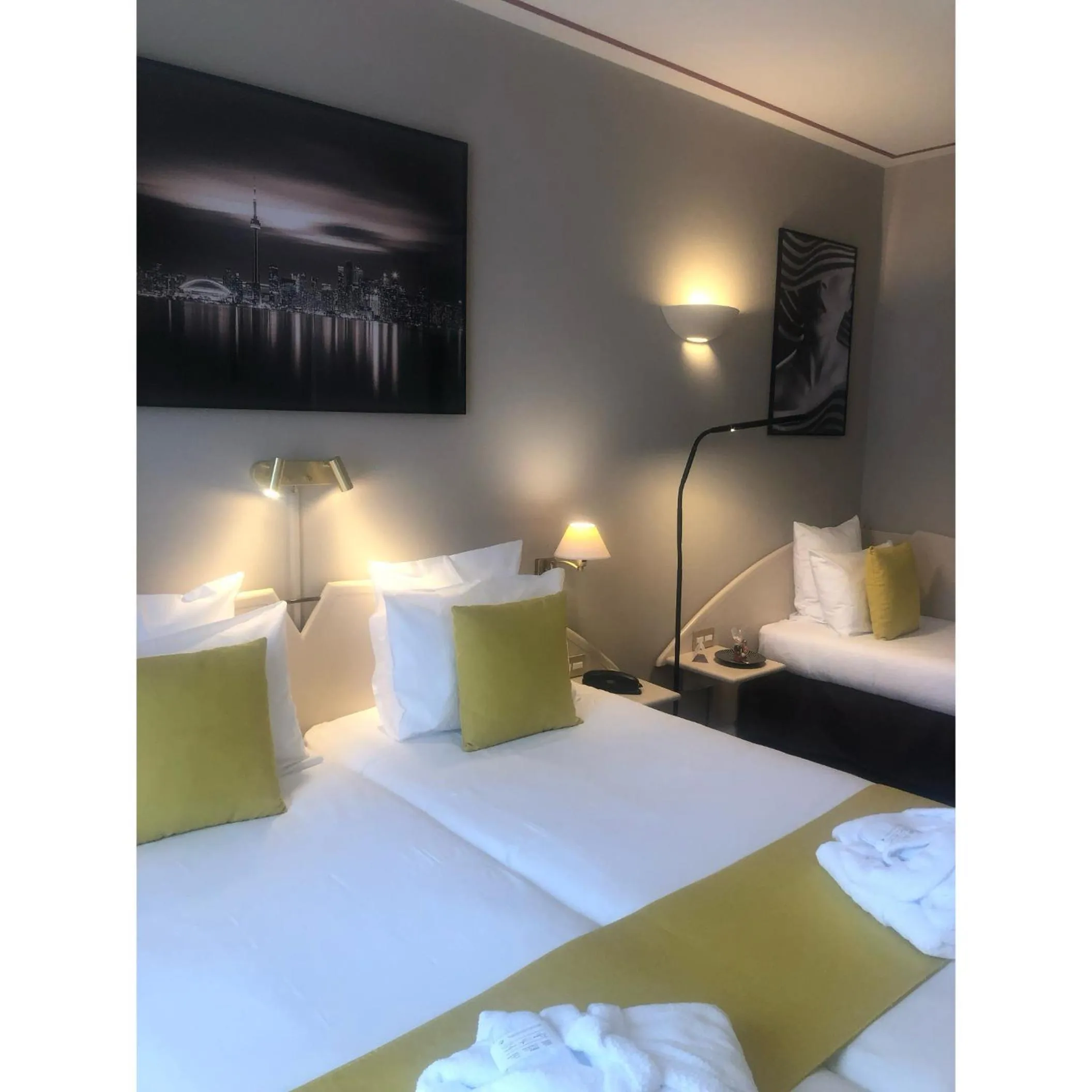 Bed in Grand Hôtel Du Tonneau D'Or