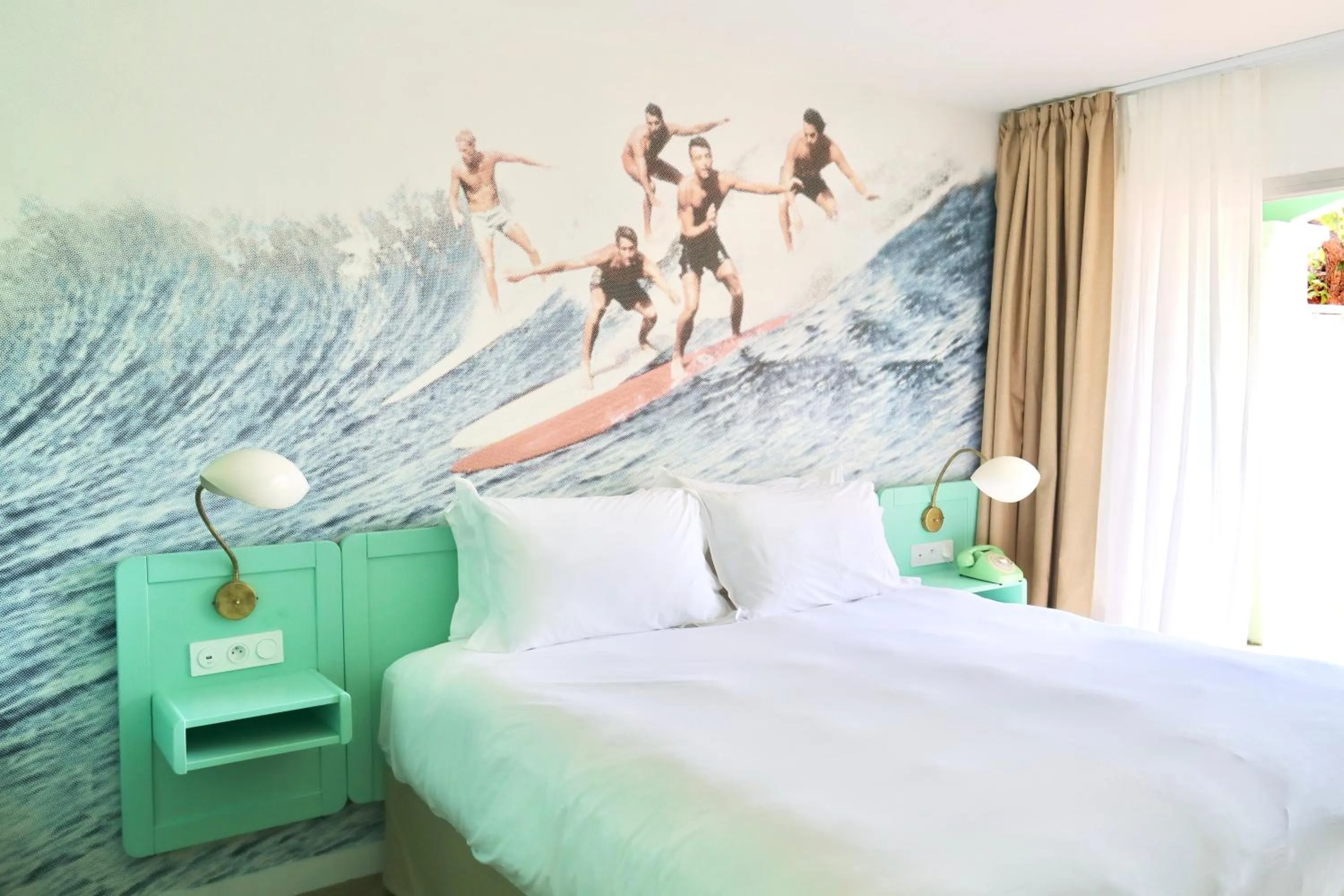 Bed in Hotel Casarose - Cannes Mandelieu