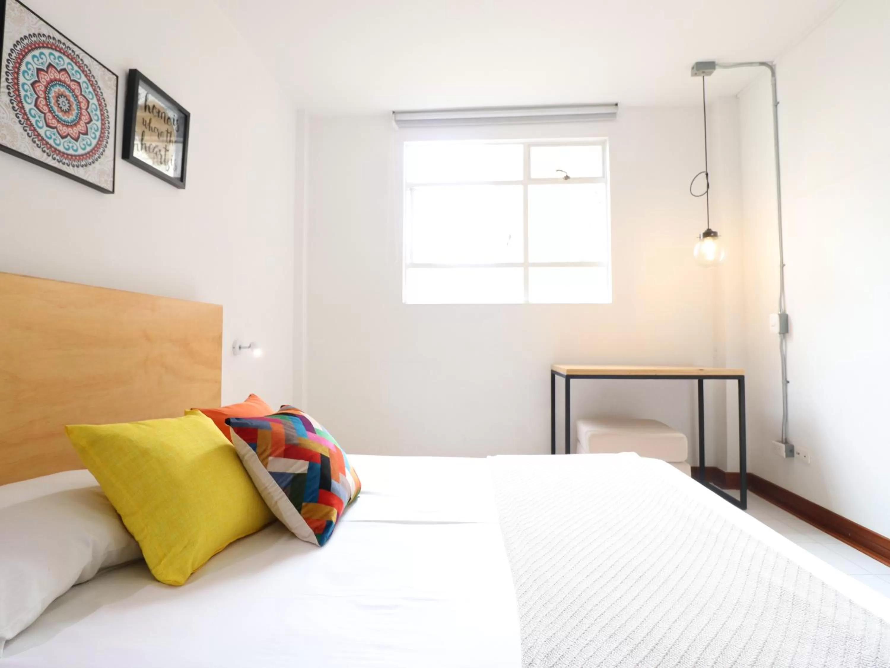 Bedroom in 554 Apartments