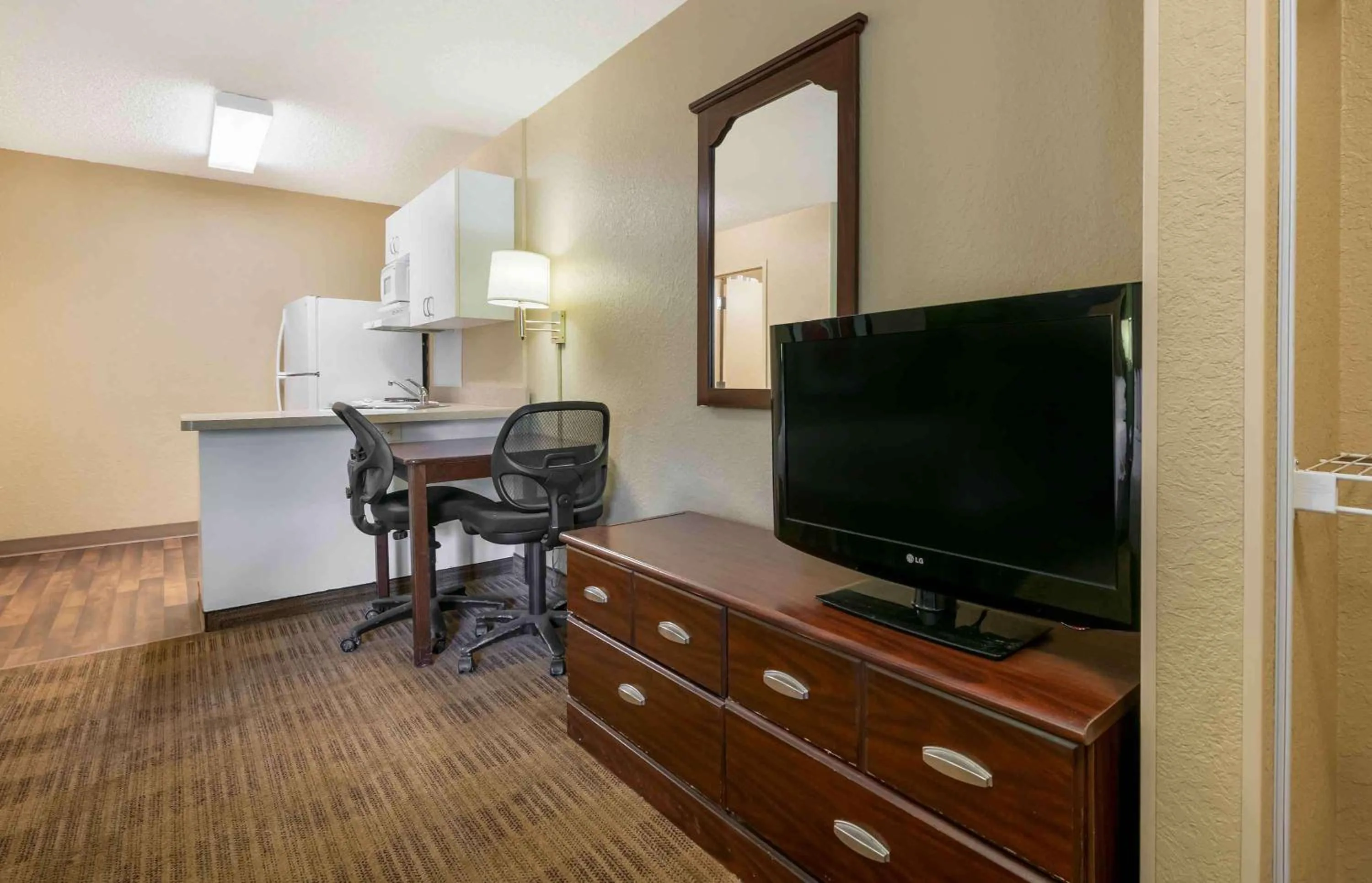 Bedroom in Extended Stay America Select Suites - Gainesville - I-75