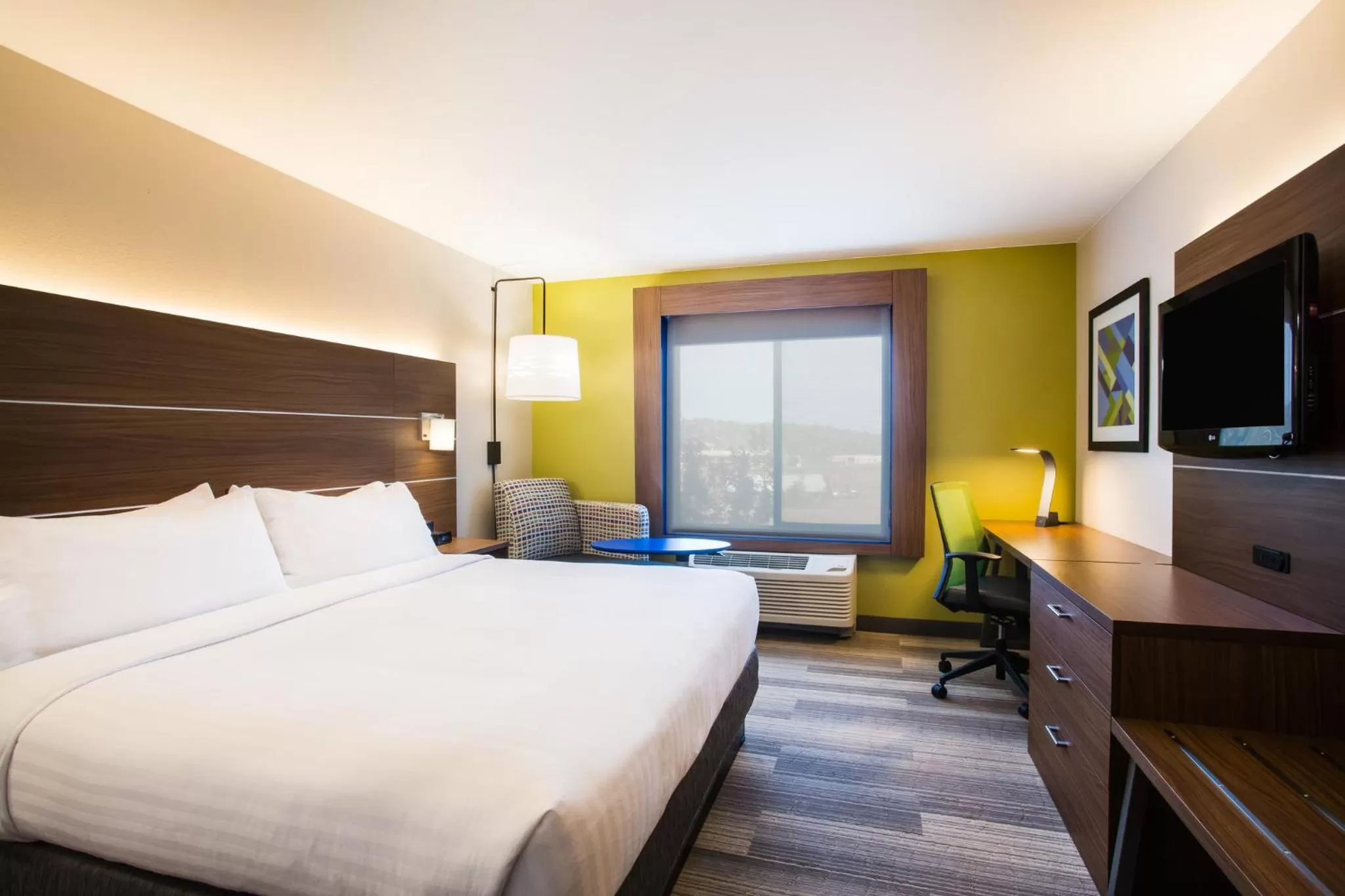 Photo of the whole room, Bed in Holiday Inn Express Hotel & Suites Cedar City by IHG