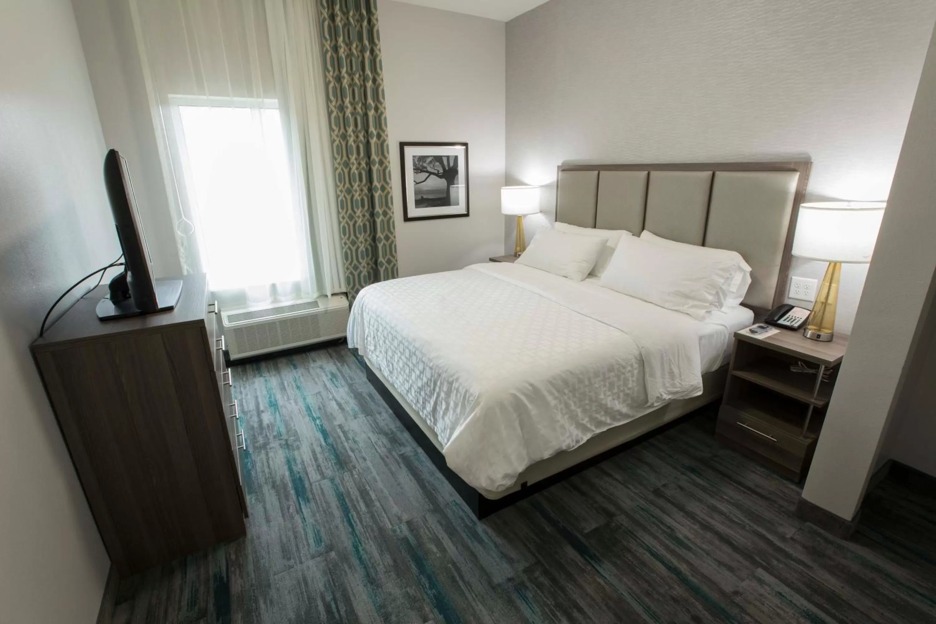 Photo of the whole room, Bed in Candlewood Suites - McDonough by IHG