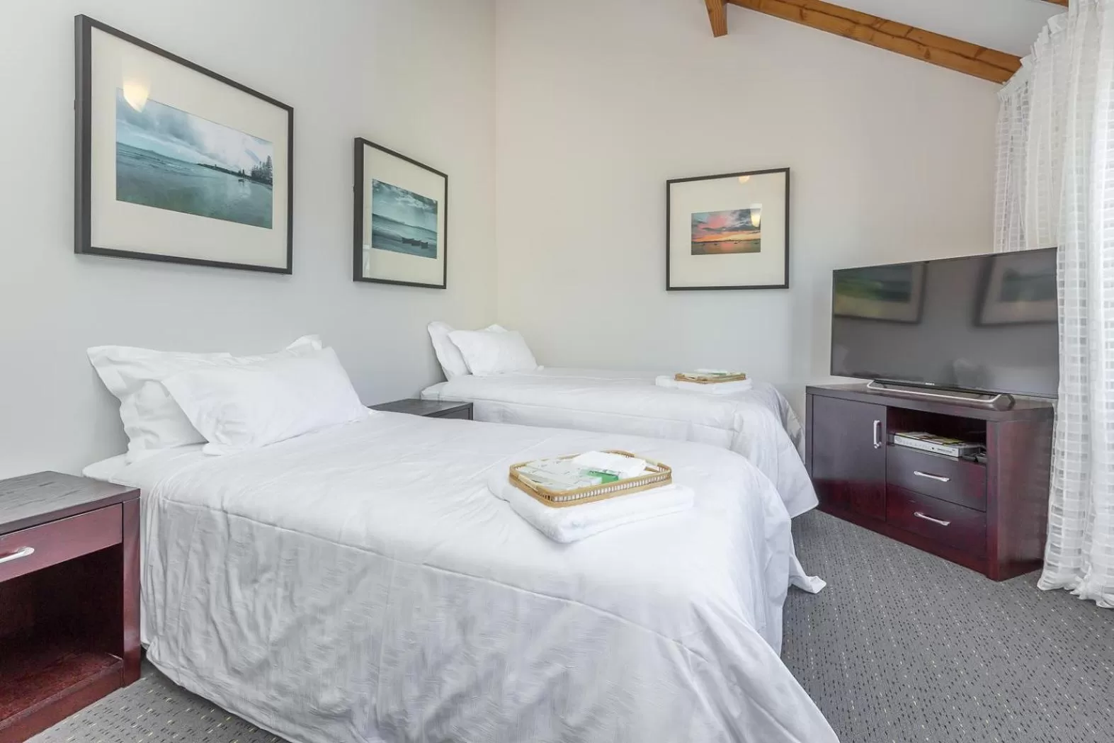 TV and multimedia, Bed in Anzac Court Motel