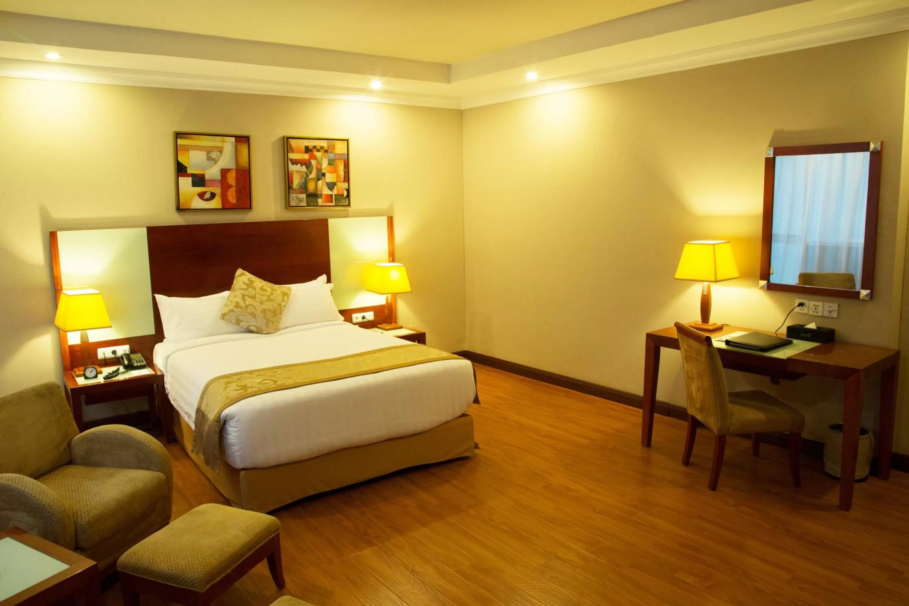 Bedroom, Bed in Jupiter International Hotel - Bole