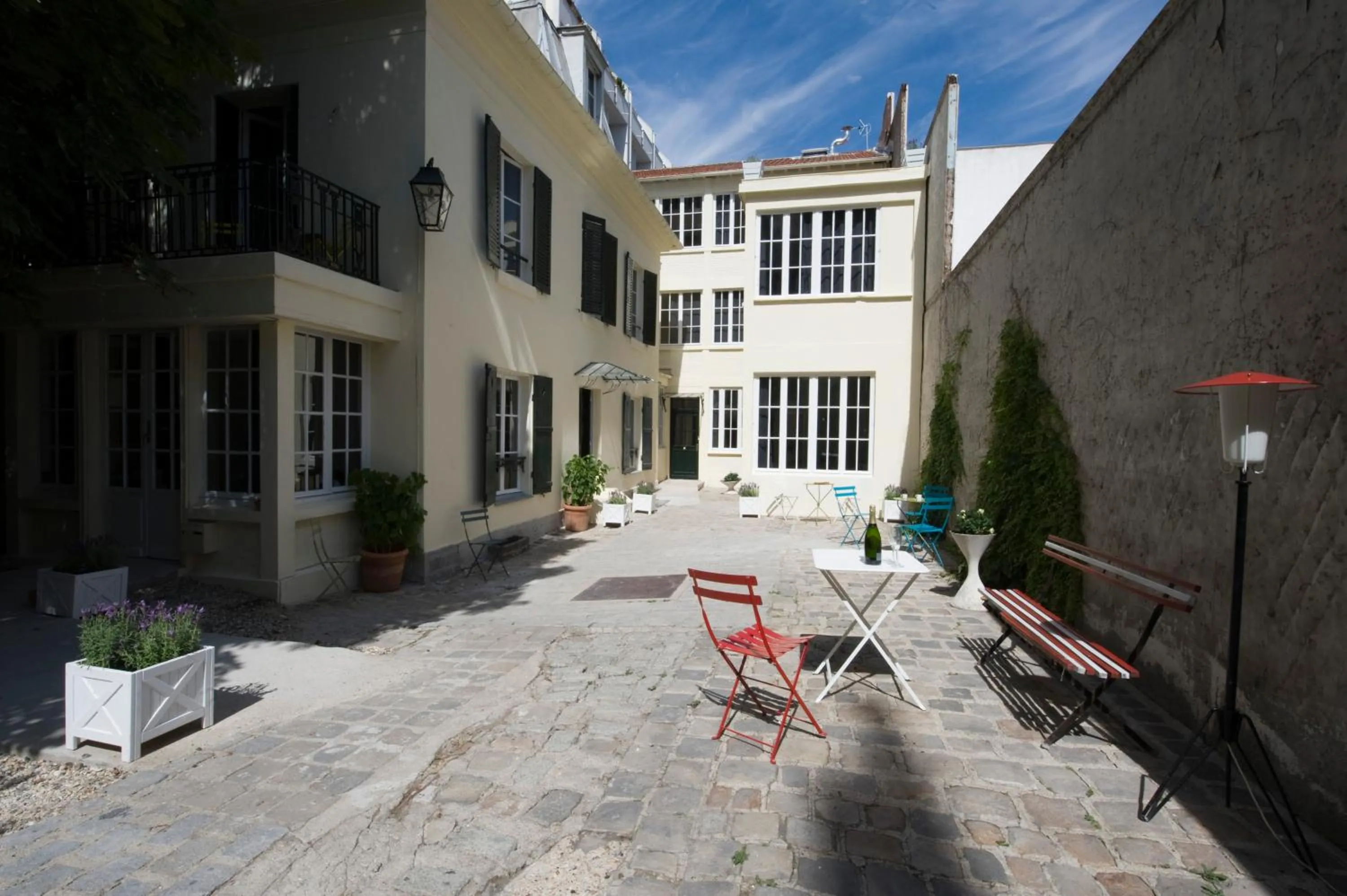 Property building in Hôtel Helzear Montparnasse