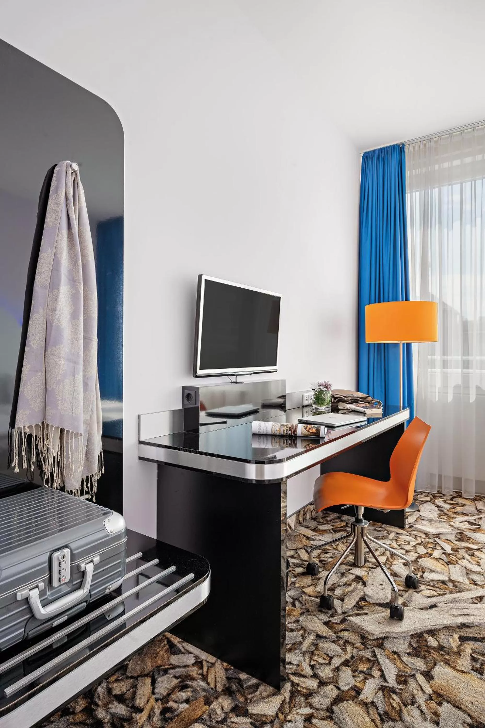 Bedroom, TV/Entertainment Center in Styles Hotel München Messe