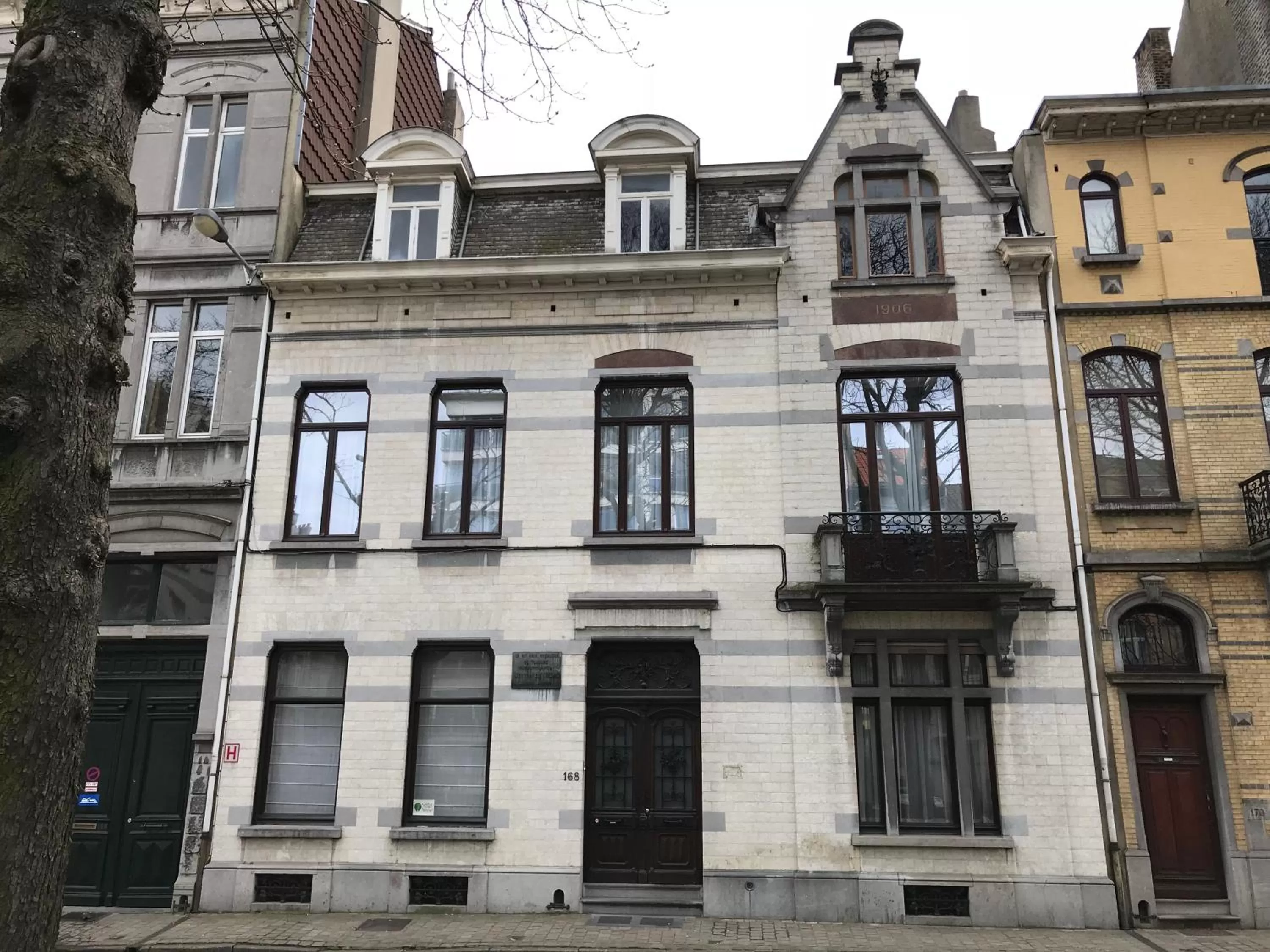 Property building in Albert Molière