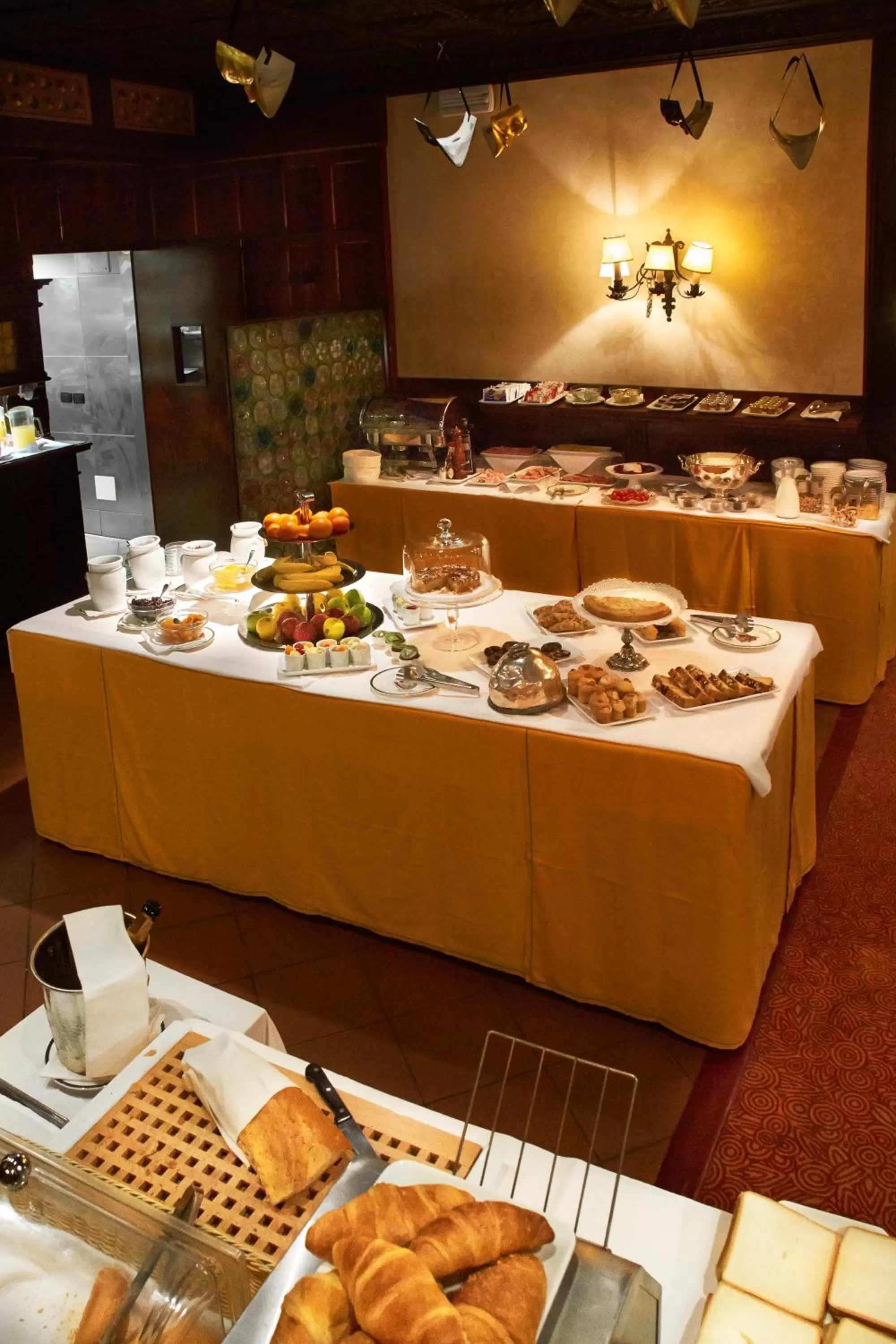 Food in Hotel Saturnia & International