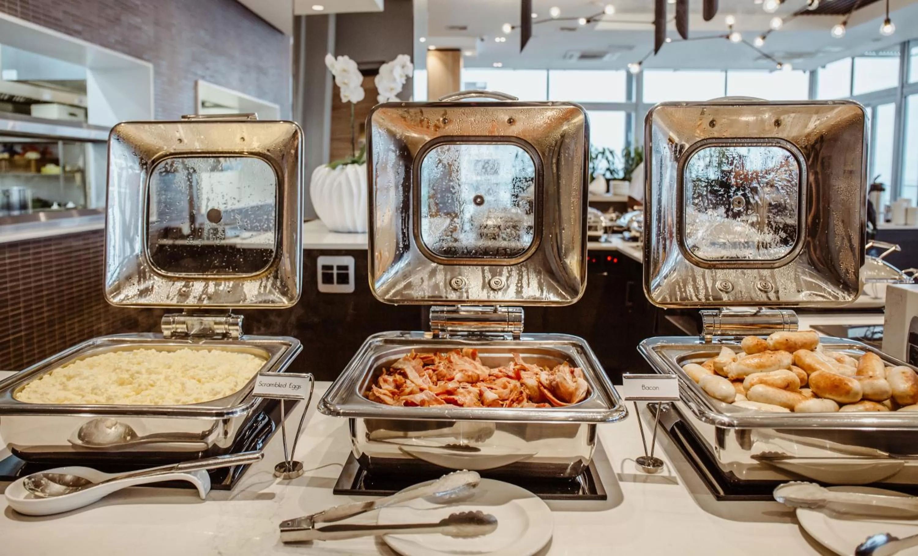 Restaurant/places to eat in Belaire Suites Hotel