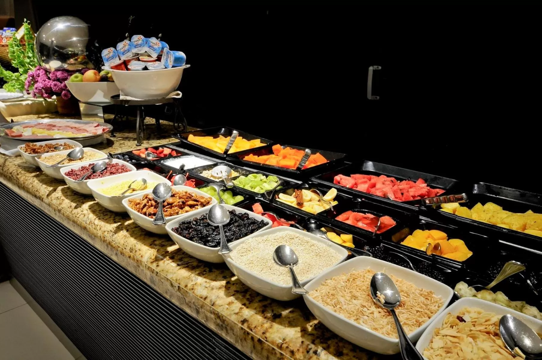 Restaurant/places to eat in Crowne Plaza Villahermosa by IHG