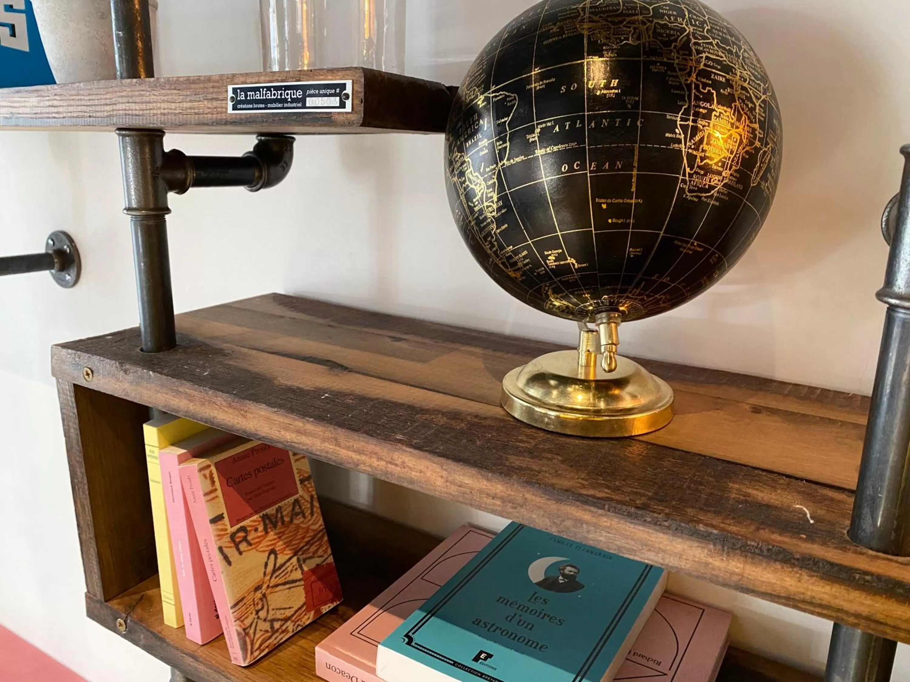 Library in Hotel Bridget