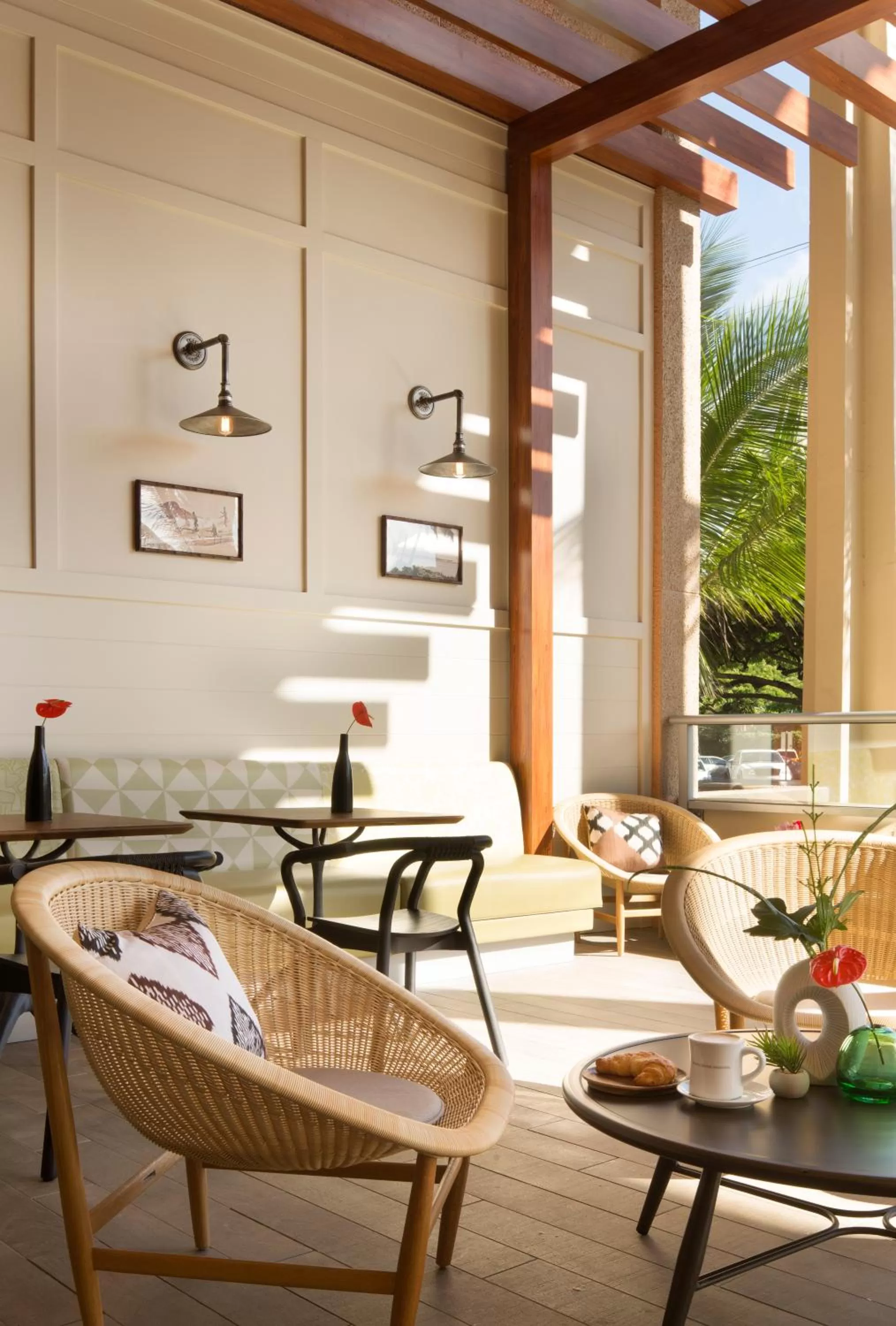 Restaurant/places to eat in Queen Kapiolani Hotel