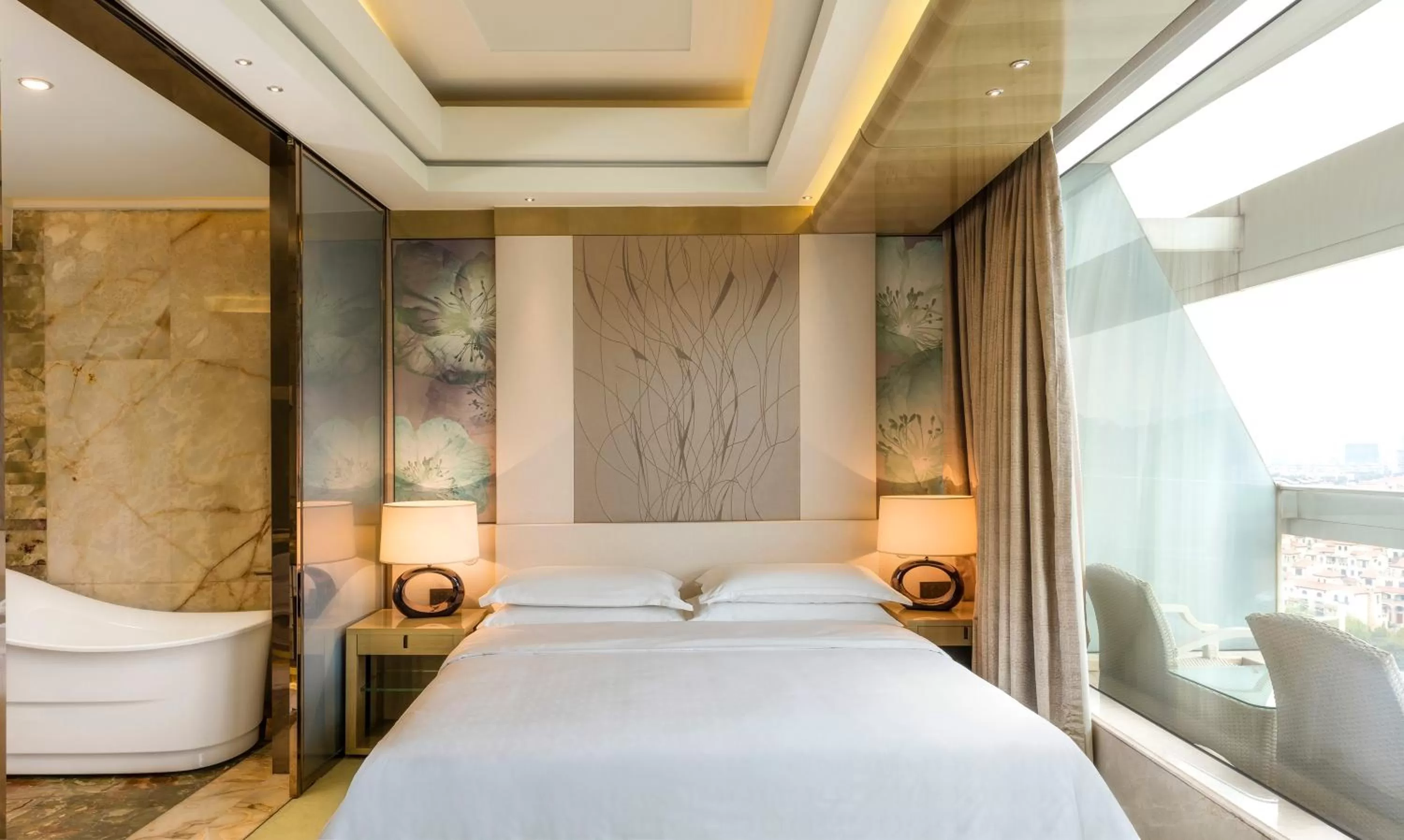 Bedroom in Sheraton Huzhou Taihu Lake Hot Spring Resort & Spa