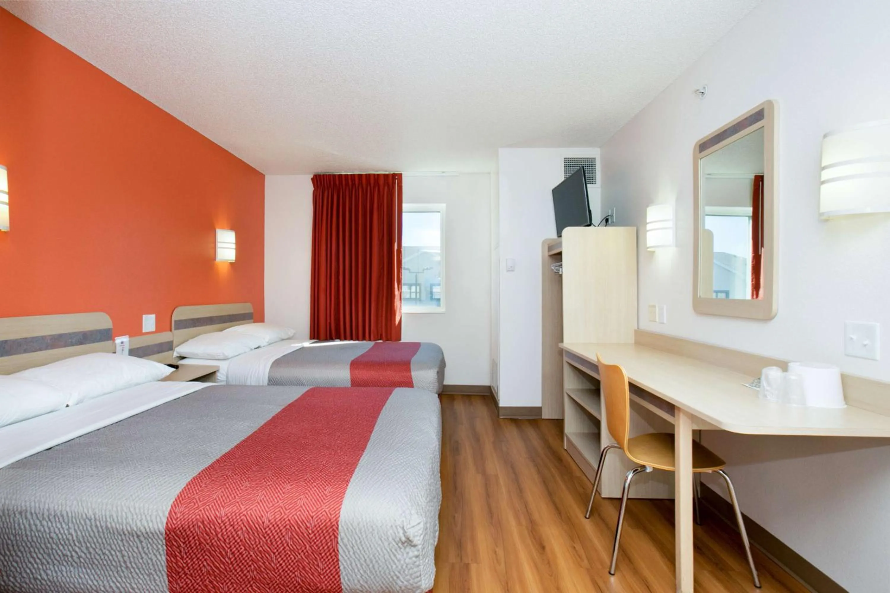 Bedroom, Bed in Motel 6-Brooklyn Center, MN - Minneapolis