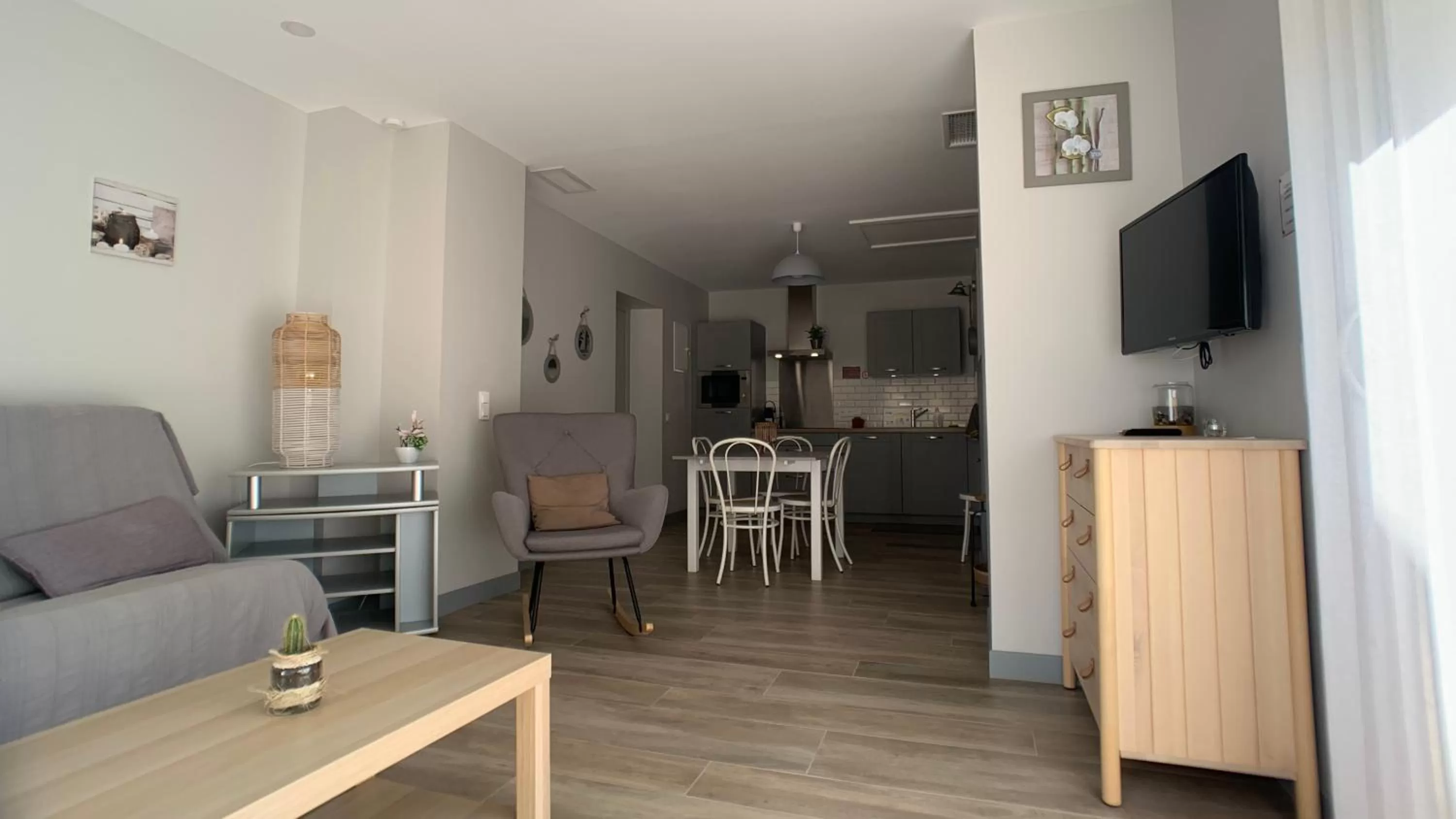 Apartment with Terrace in Residence Melody