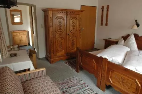 Family Room (3 Adults) in Gästehaus Inzeller Hof