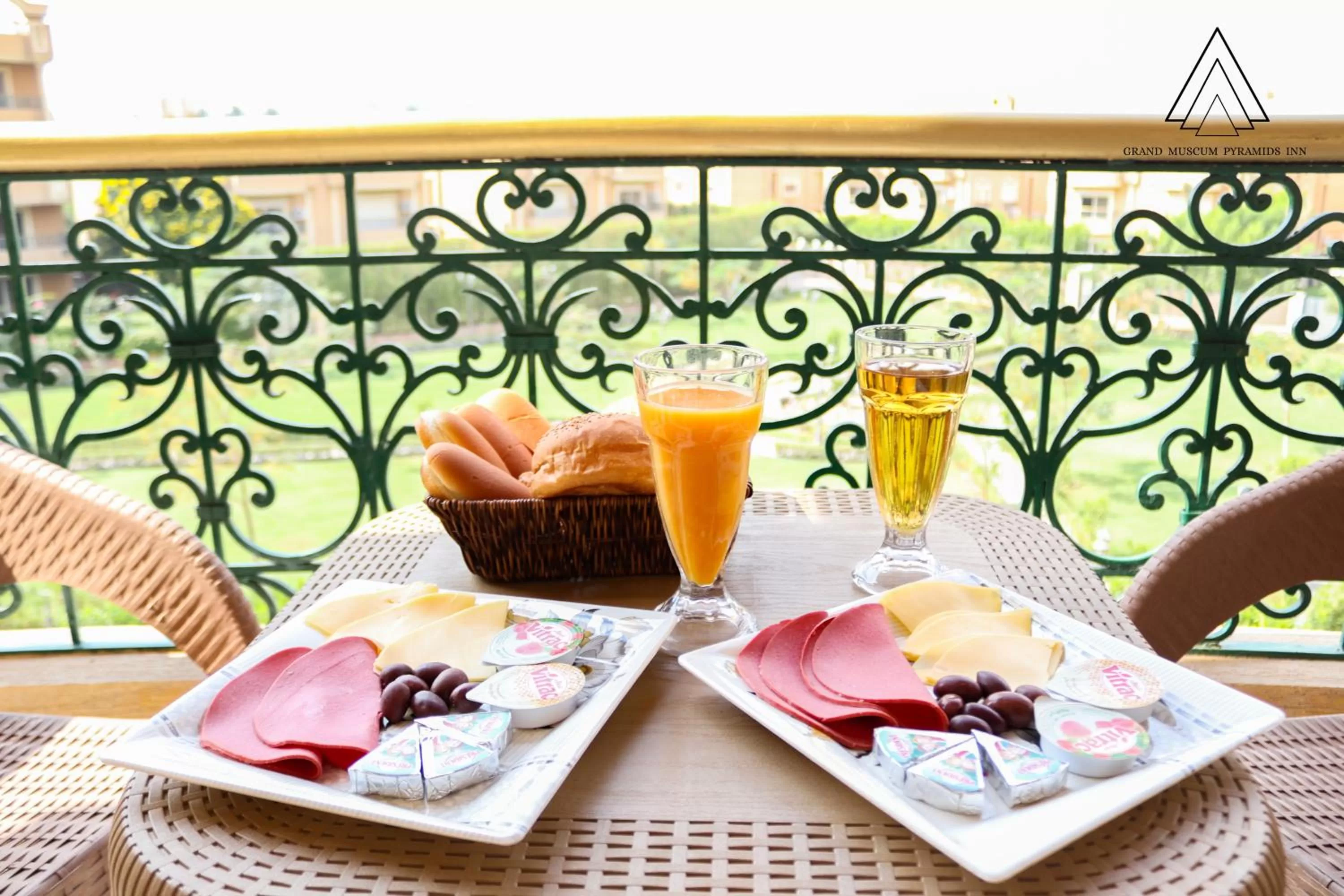 Food and drinks in Grand Museum Pyramids Inn