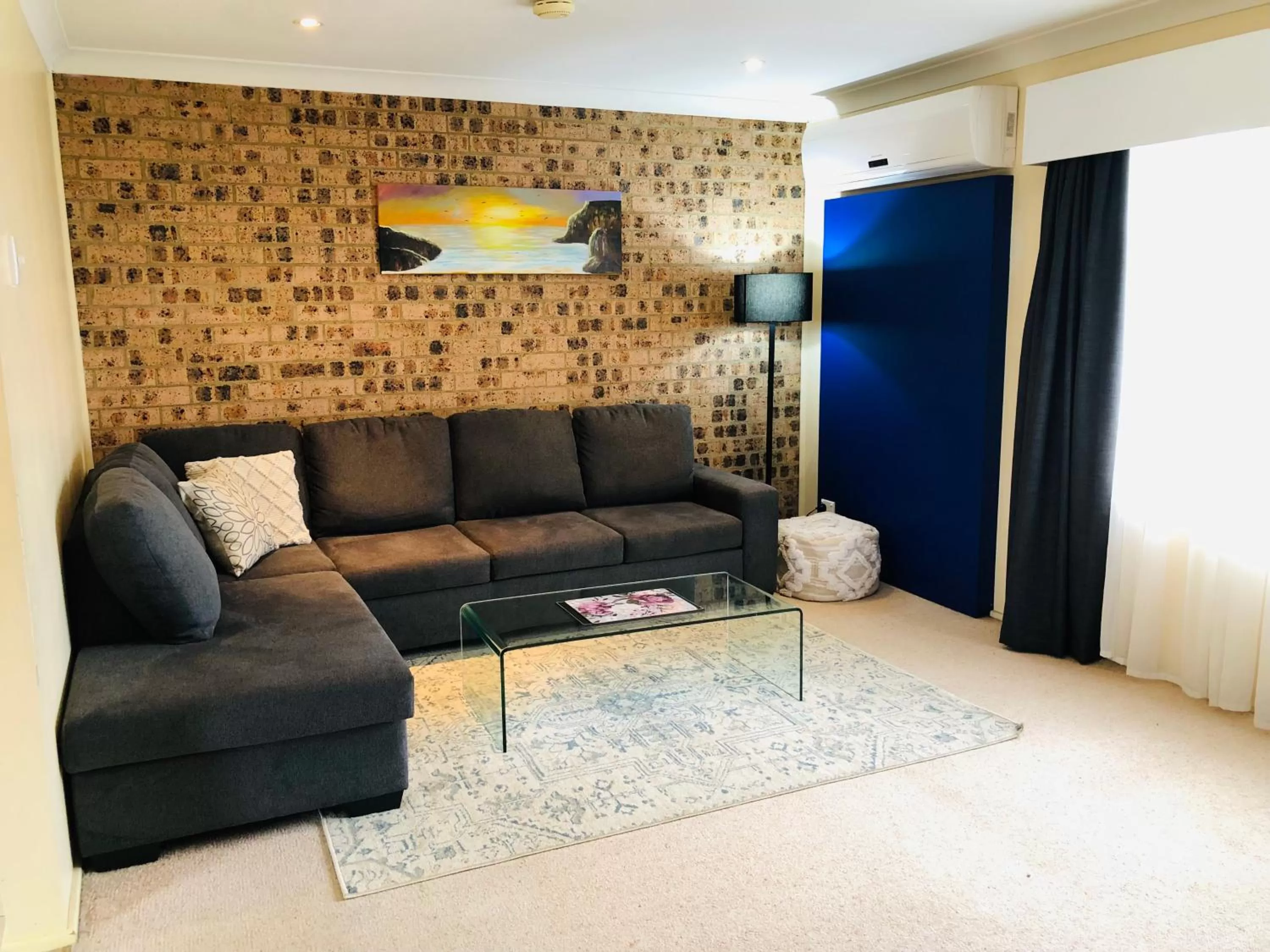 Avaleen Lodge Motor Inn